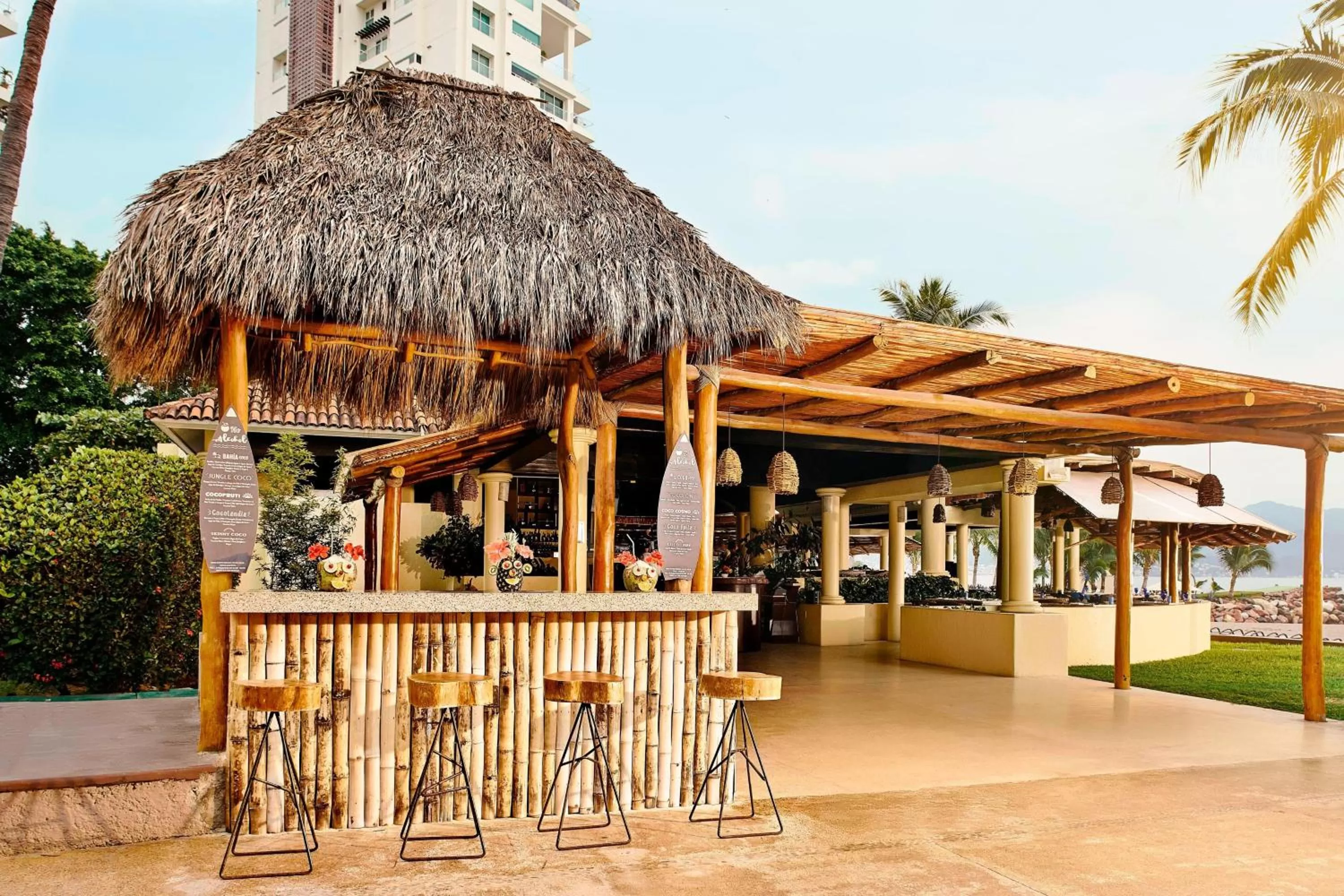 Lounge or bar in Marriott Puerto Vallarta Resort & Spa