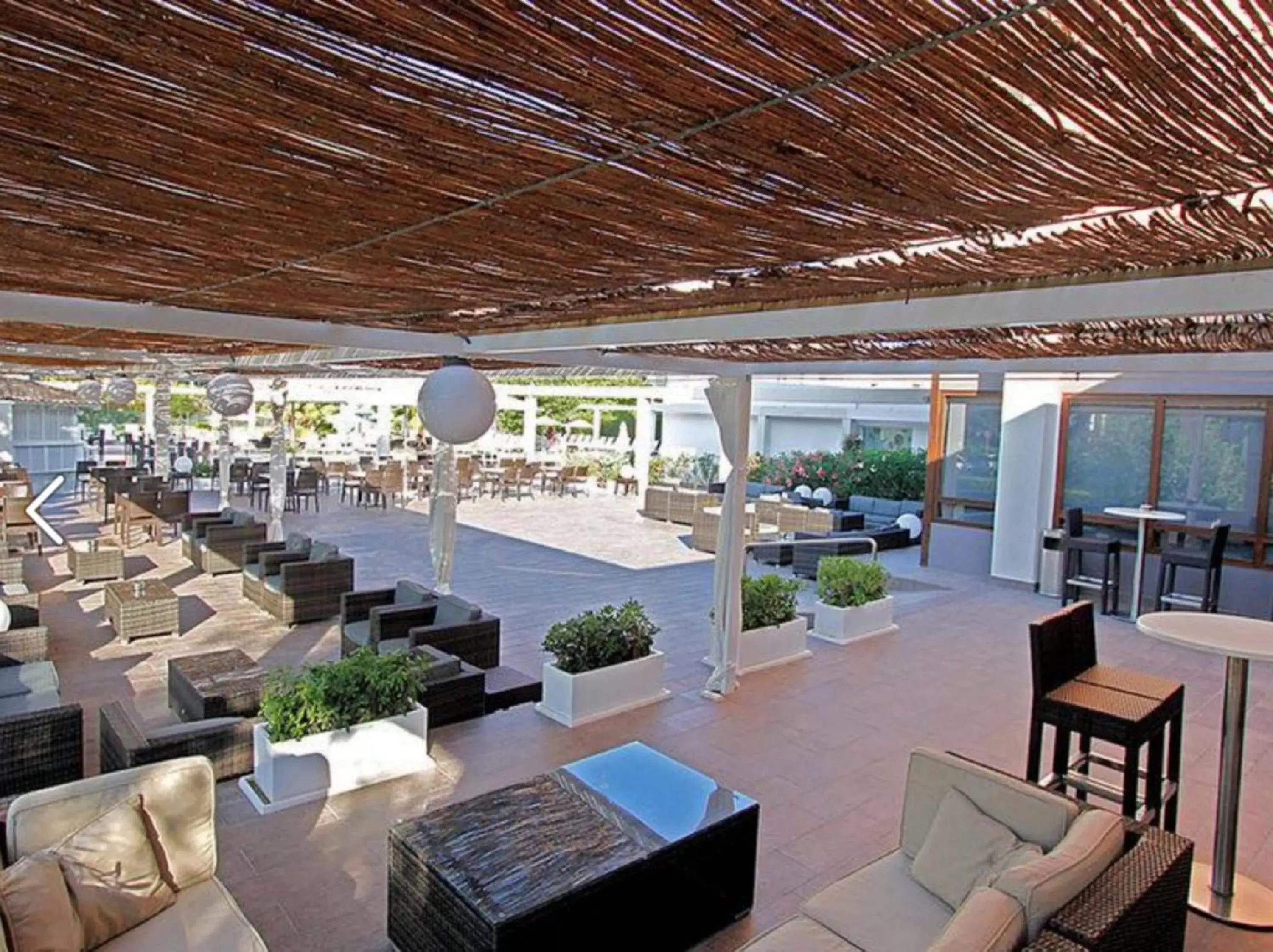 Balcony/Terrace, Restaurant/Places to Eat in BG Caballero