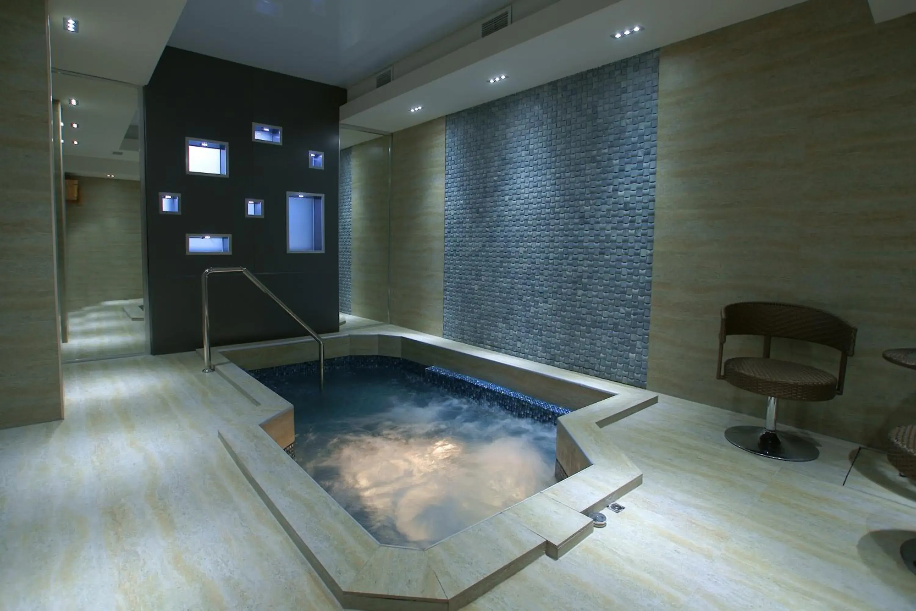 Spa and wellness centre/facilities, Swimming Pool in Bass Boutique Hotel