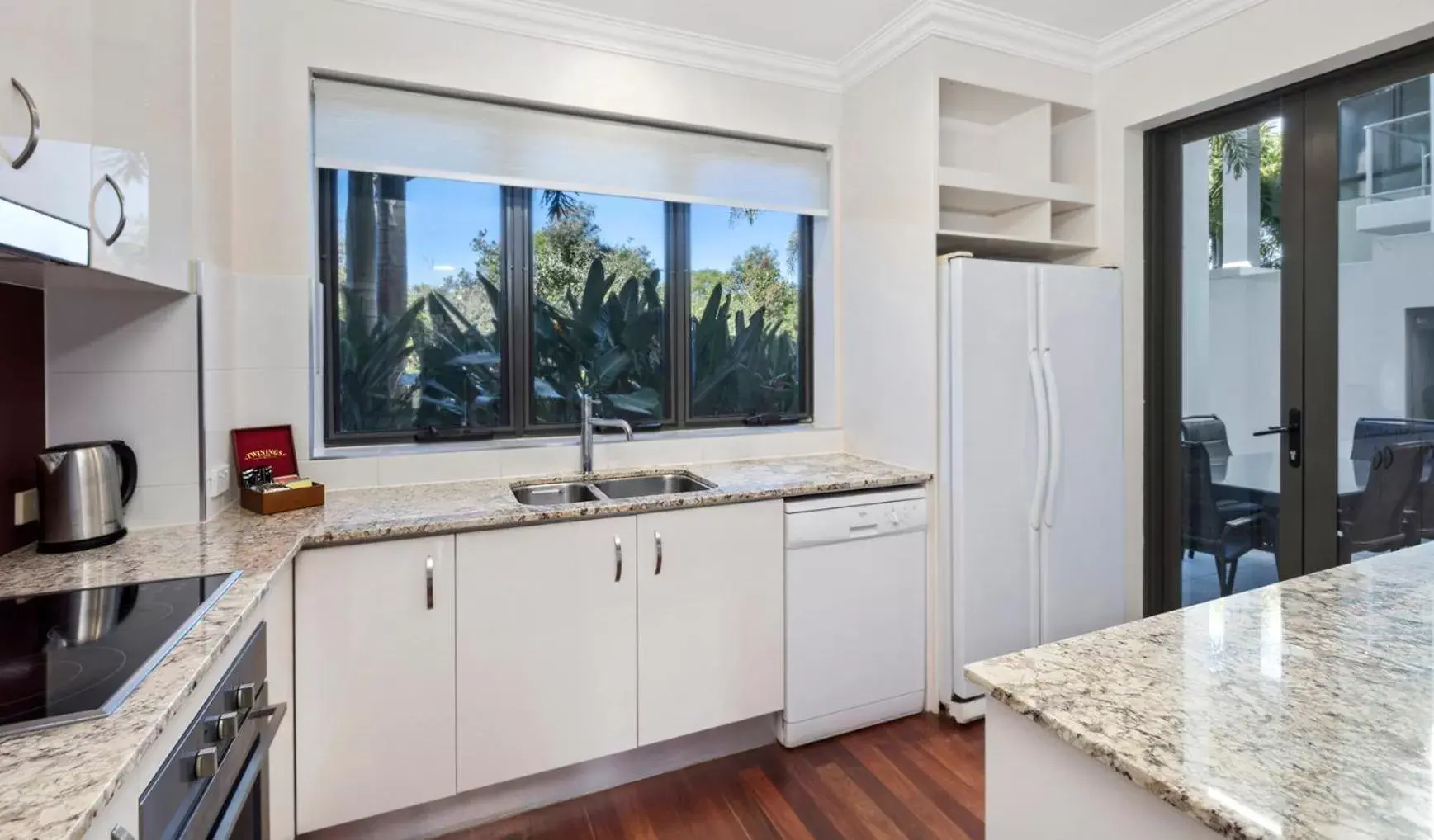 Kitchen/Kitchenette in Sand Dunes Resort Accommodation