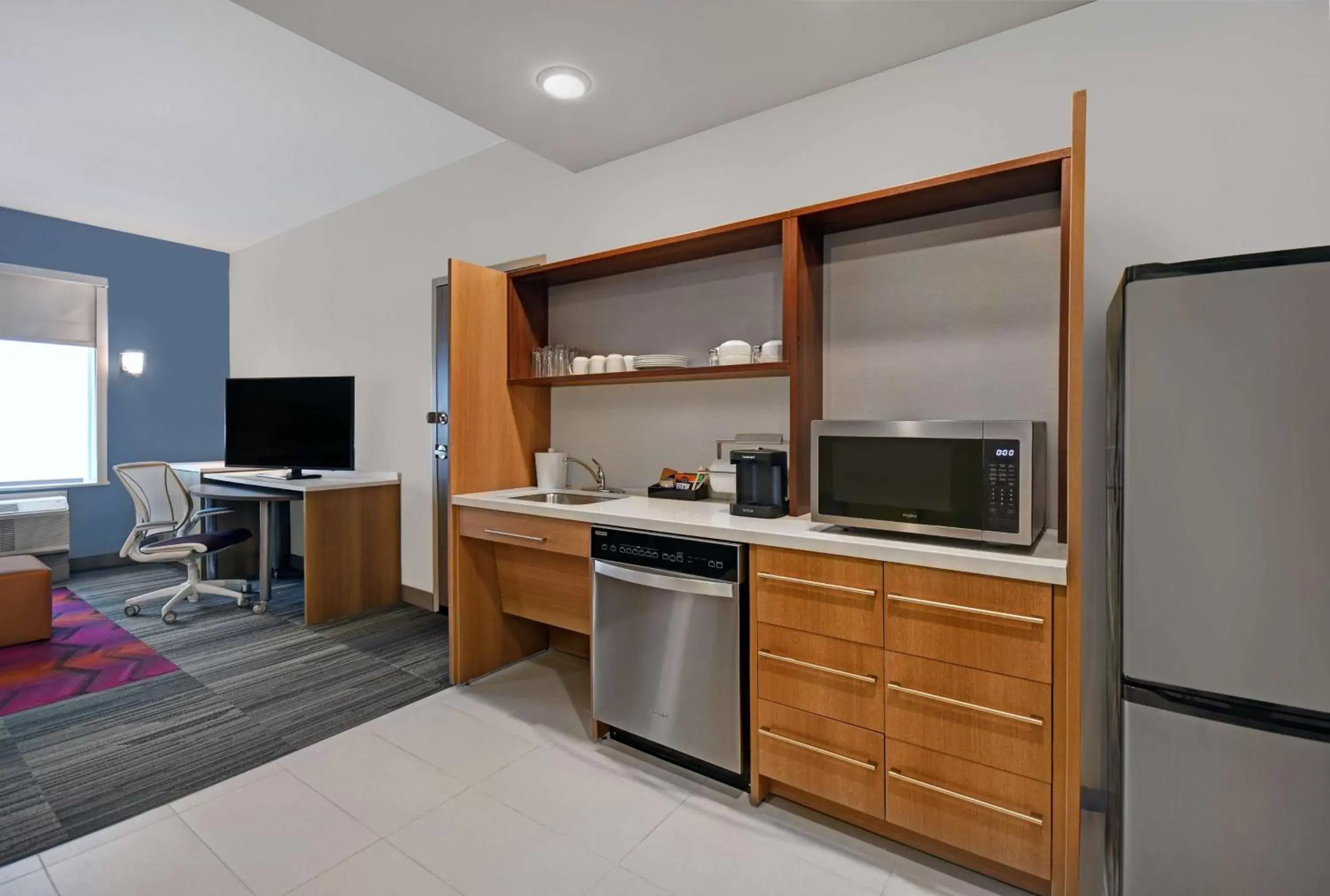 Bedroom, Kitchen/Kitchenette in Home2 Suites by Hilton Liberty NE Kansas City, MO