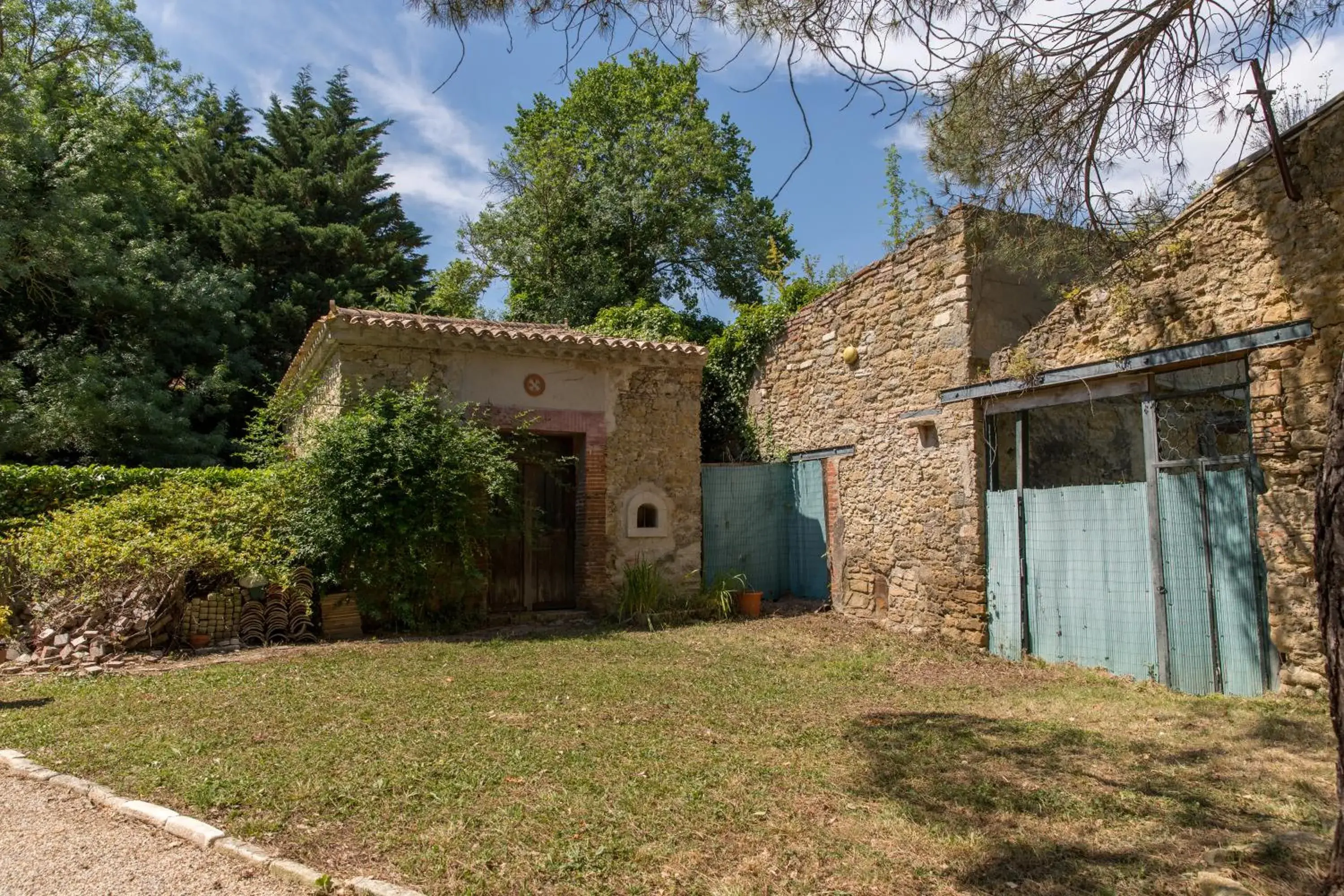 Facade/entrance, Property Building in Hôtel du Canal