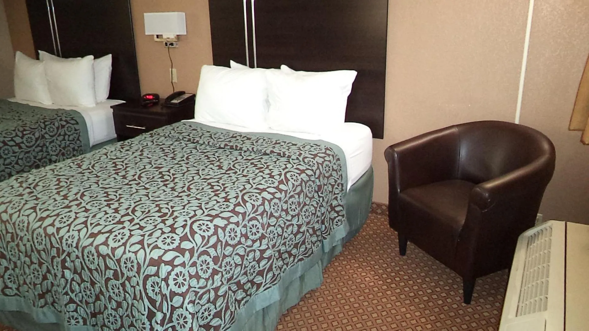 Photo of the whole room, Bed in Days Inn by Wyndham Maumee/Toledo