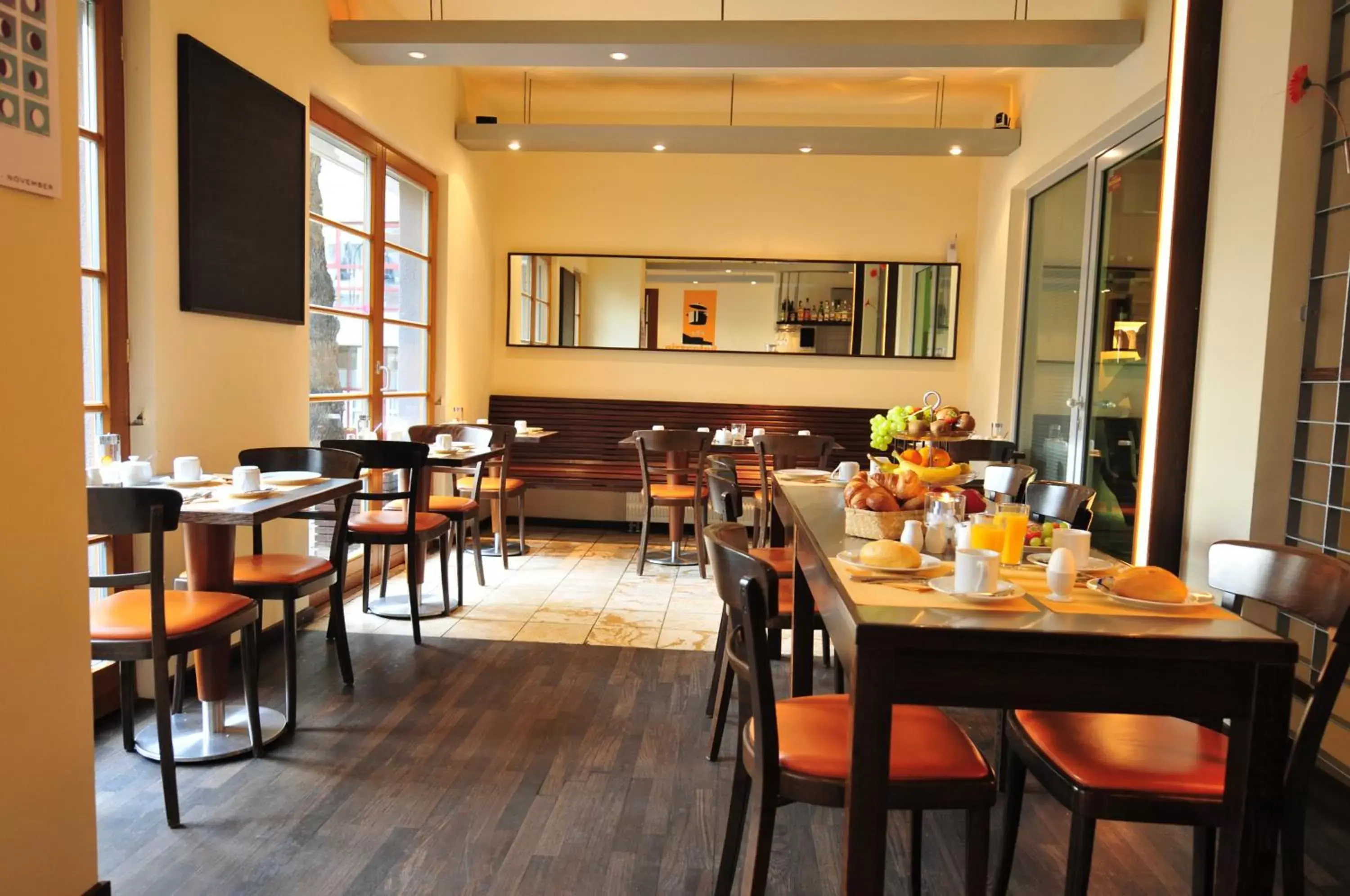 Restaurant/places to eat in Lint Hotel Köln Restaurant/places to eat in Lint Hotel Köln