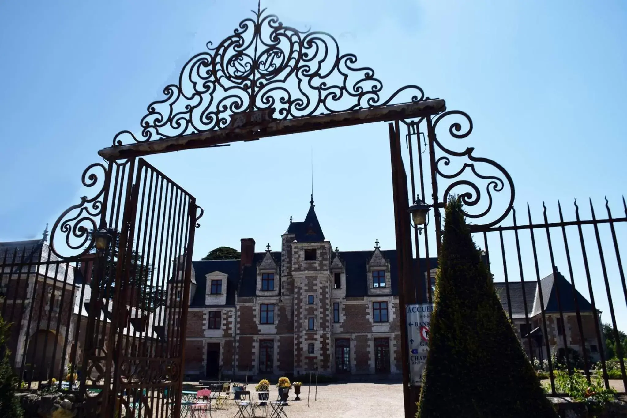 Property building in Chateau de Jallanges - Les Collectionneurs