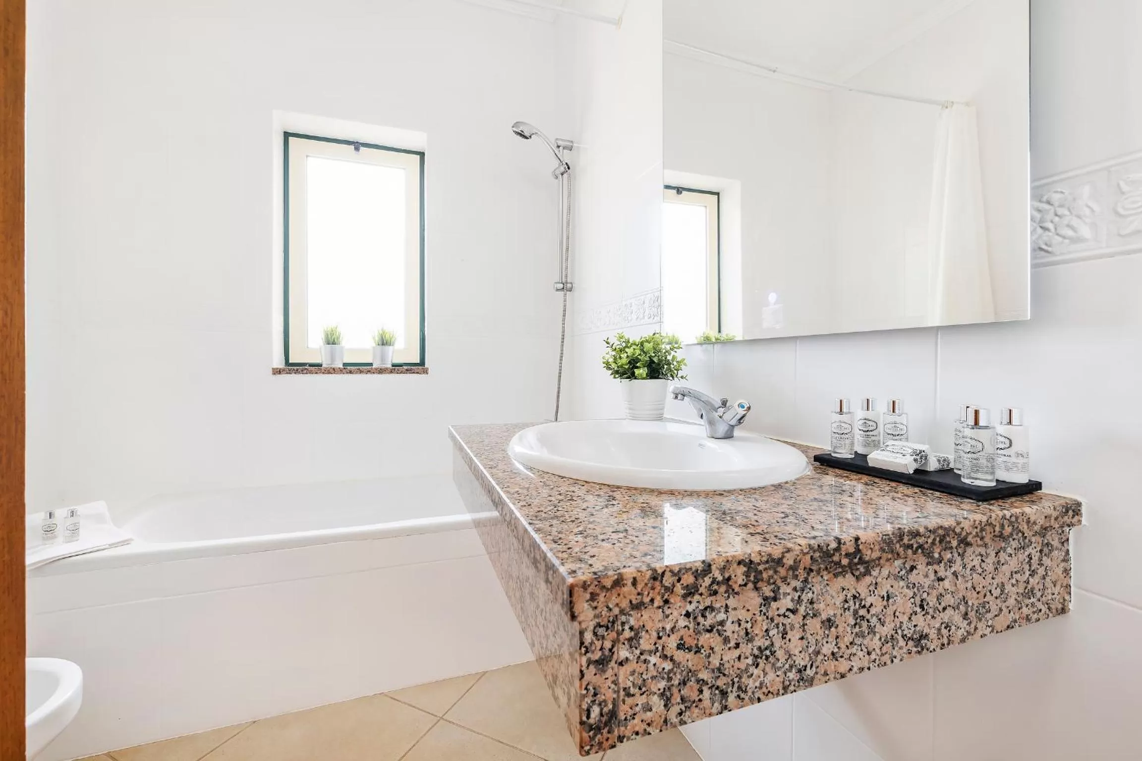 One-Bedroom Apartment in Quinta Pedra Dos Bicos