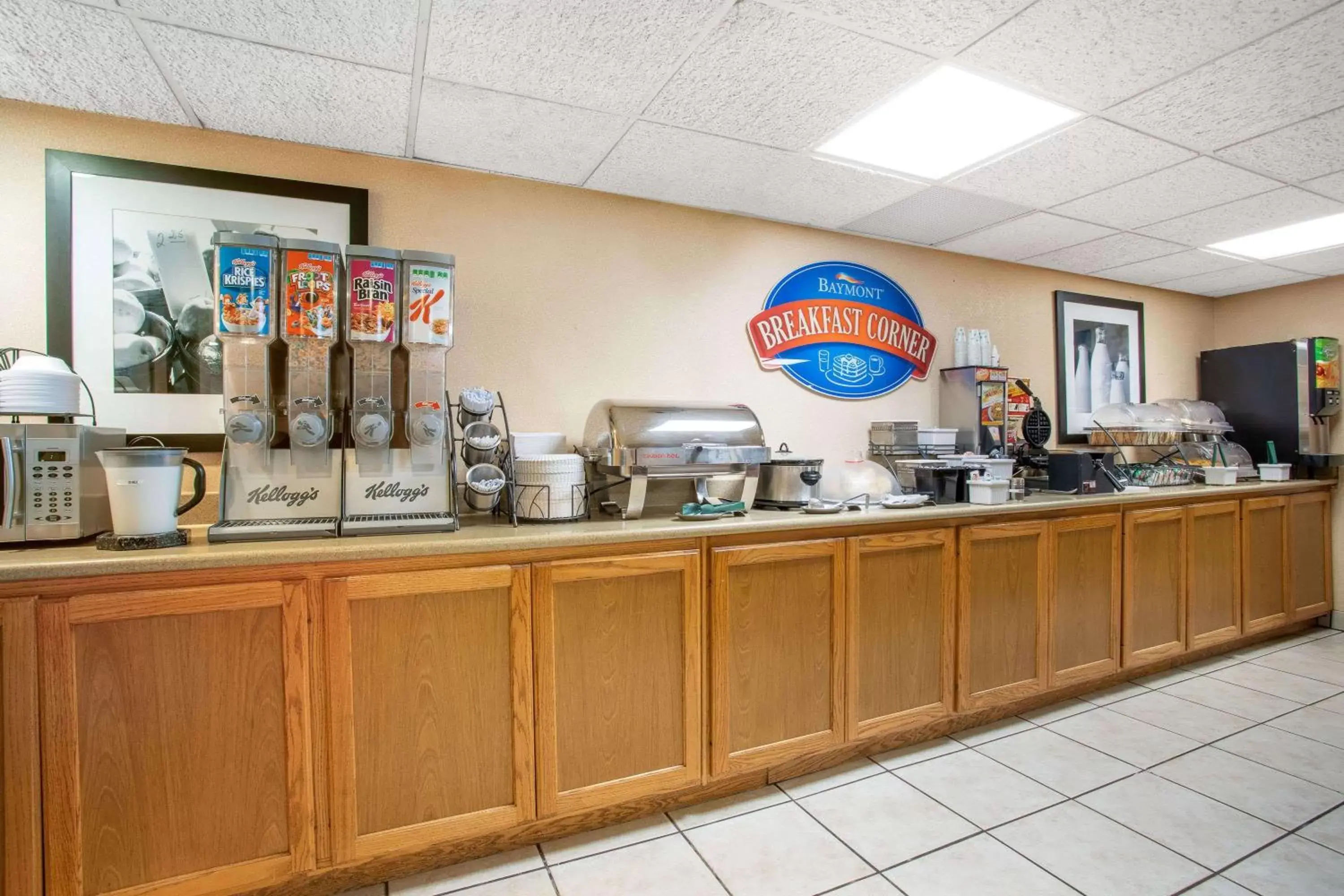 Restaurant/places to eat in Baymont by Wyndham Hays Restaurant/places to eat in Baymont by Wyndham Hays