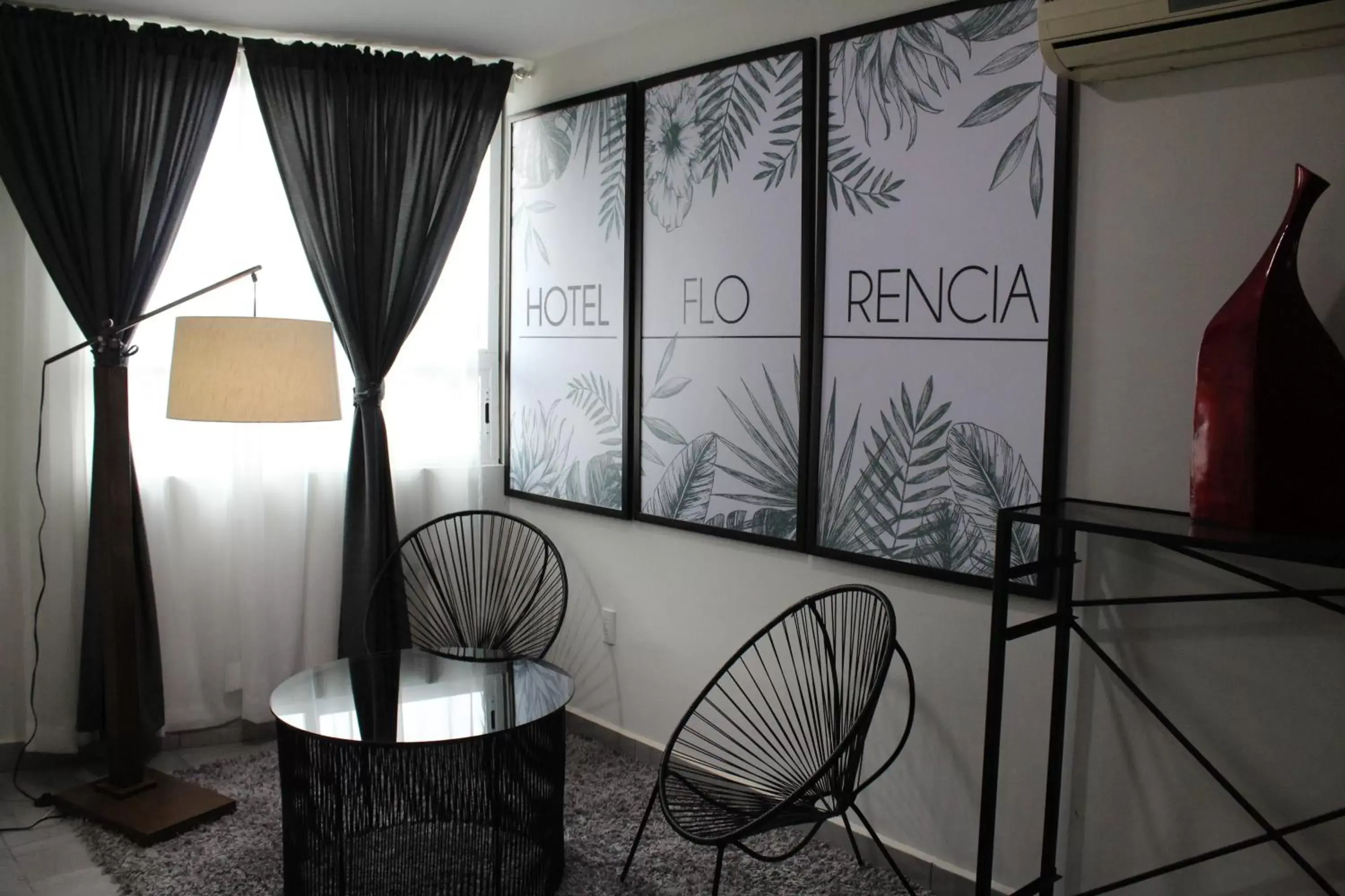 Photo of the whole room, Seating Area in Hotel Florencia Poza Rica