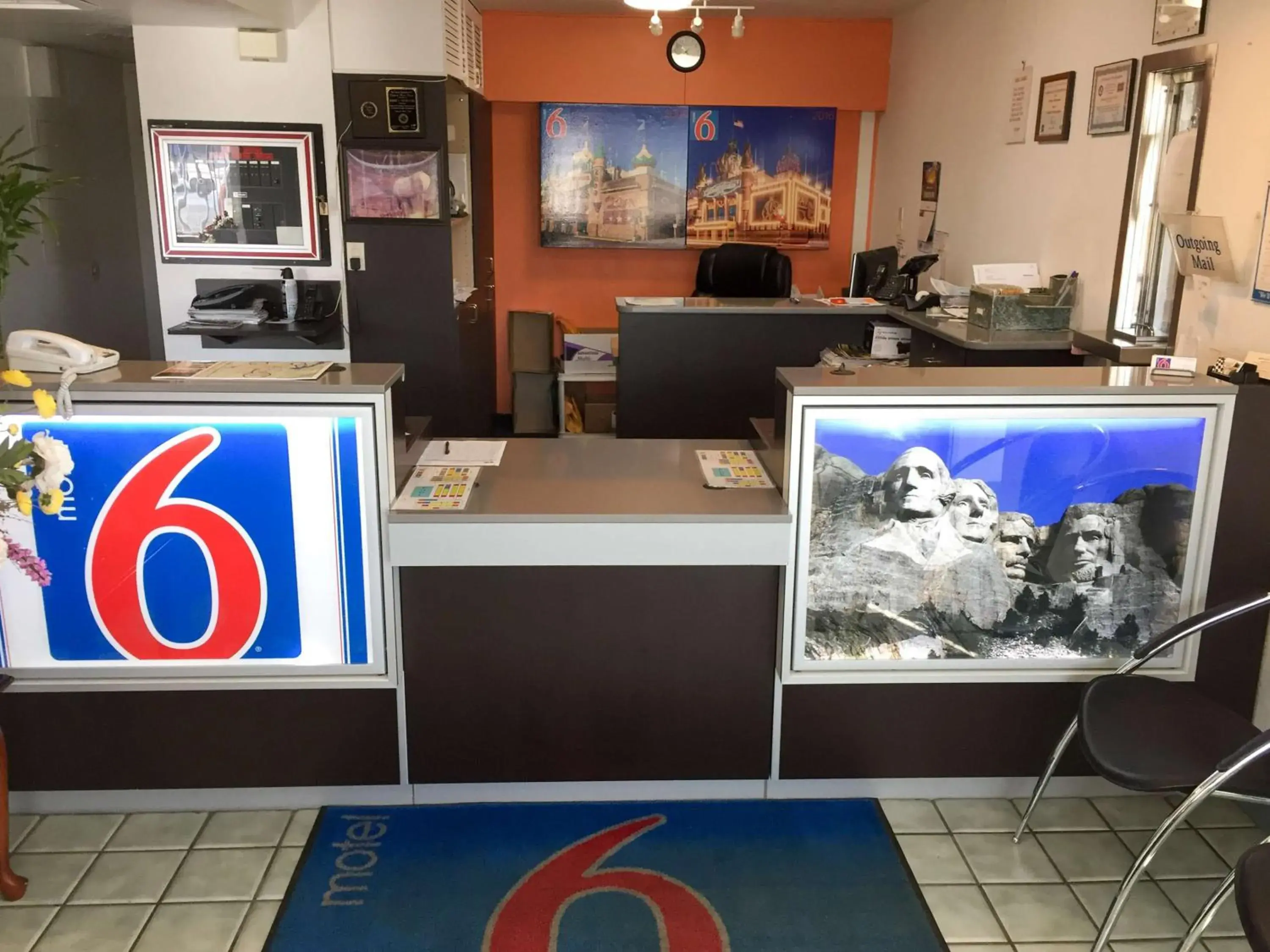 Lobby or reception in Motel 6-Mitchell, SD
