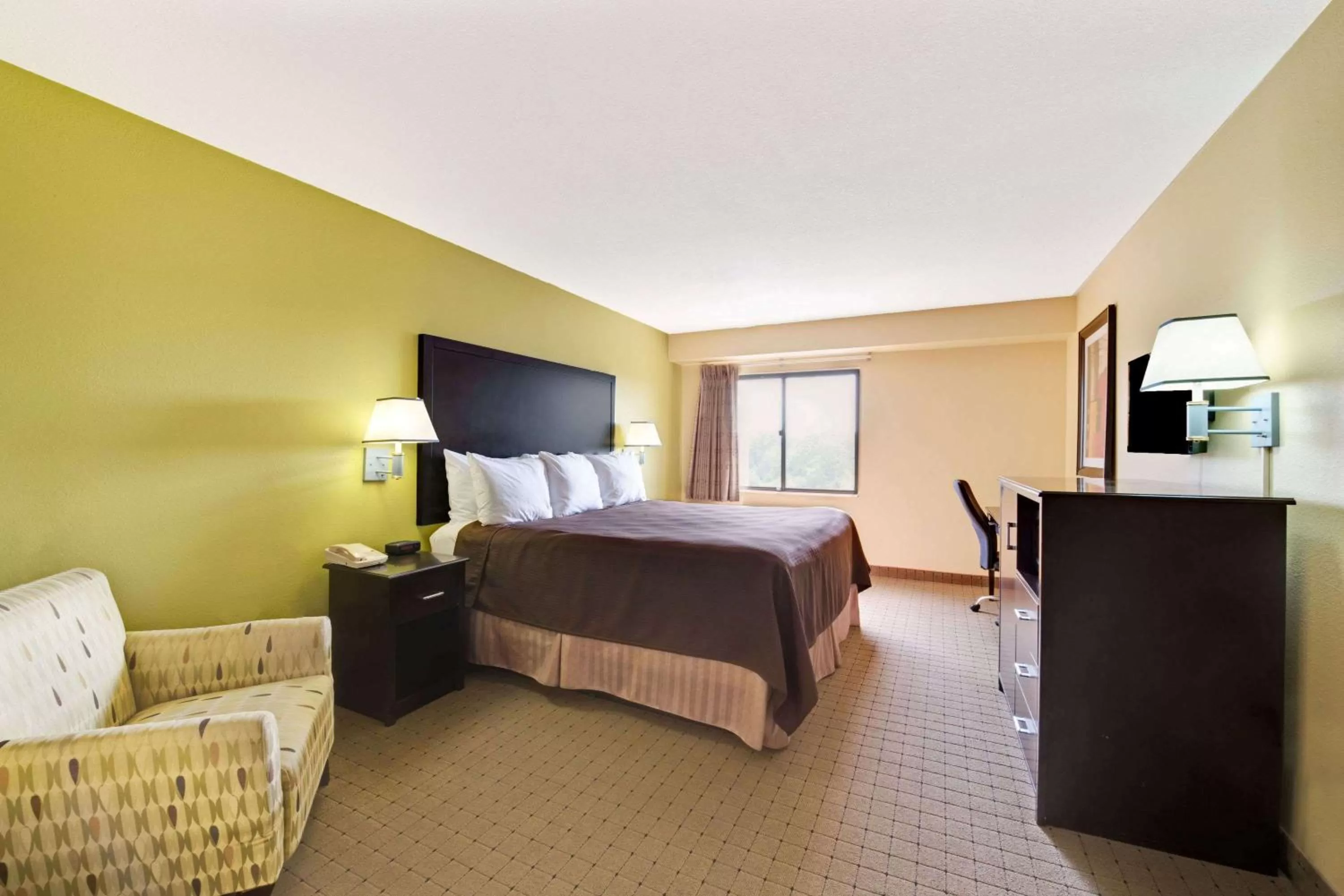 Photo of the whole room, Bed in Days Inn & Suites by Wyndham DeSoto
