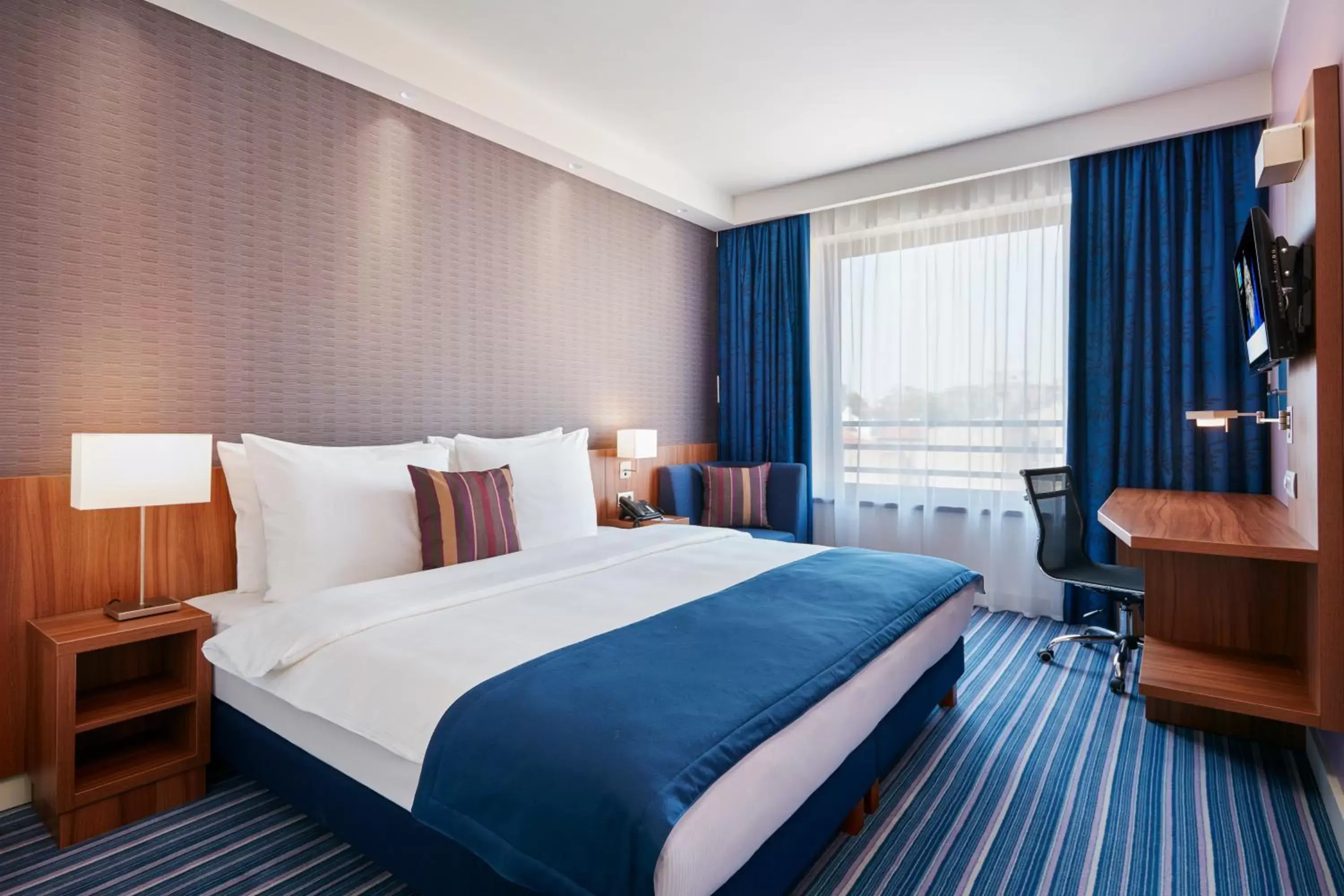 Bedroom, Bed in Holiday Inn Express Belgrade - City, an IHG Hotel