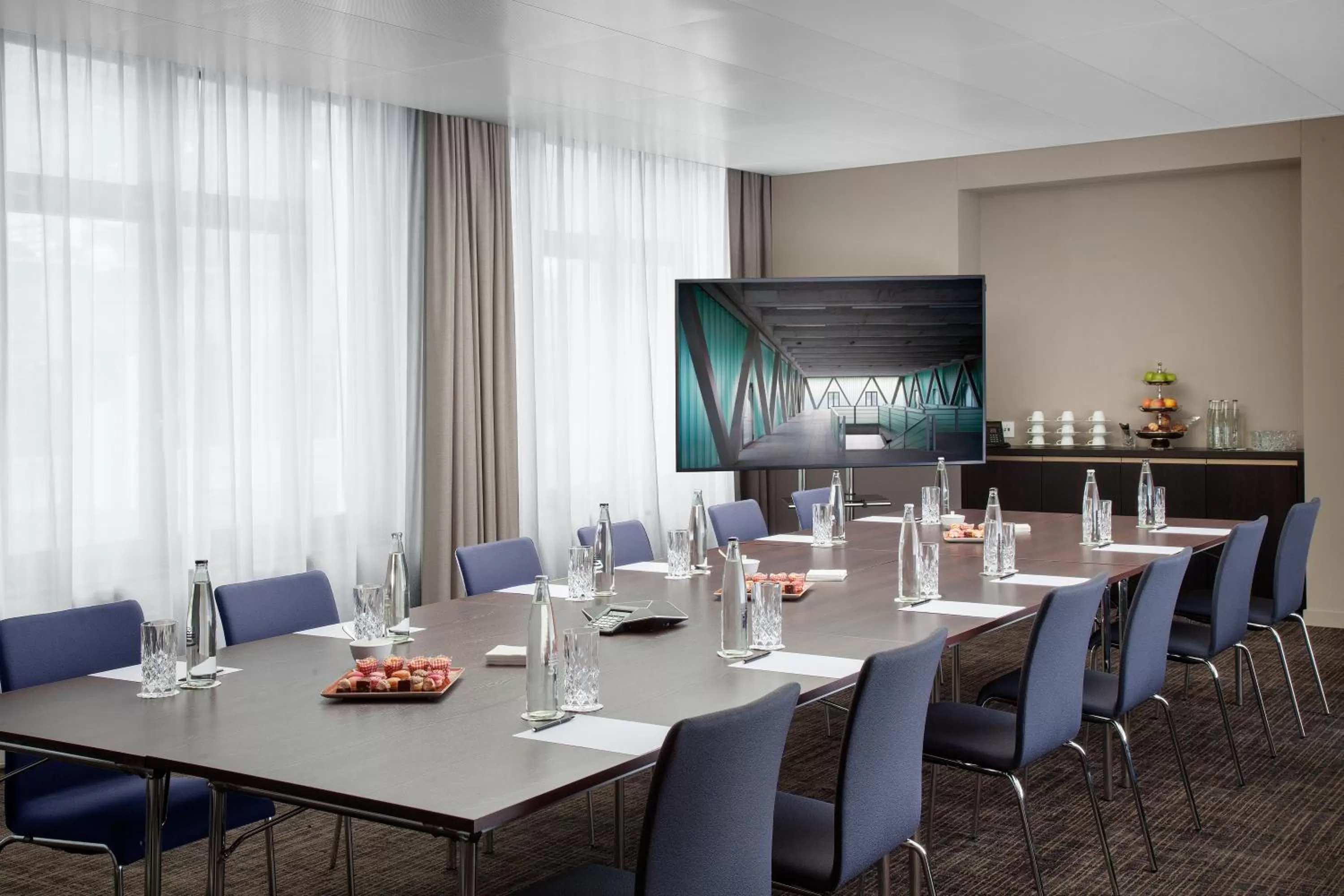 Meeting/conference room in Acasa Suites Zurich Oerlikon