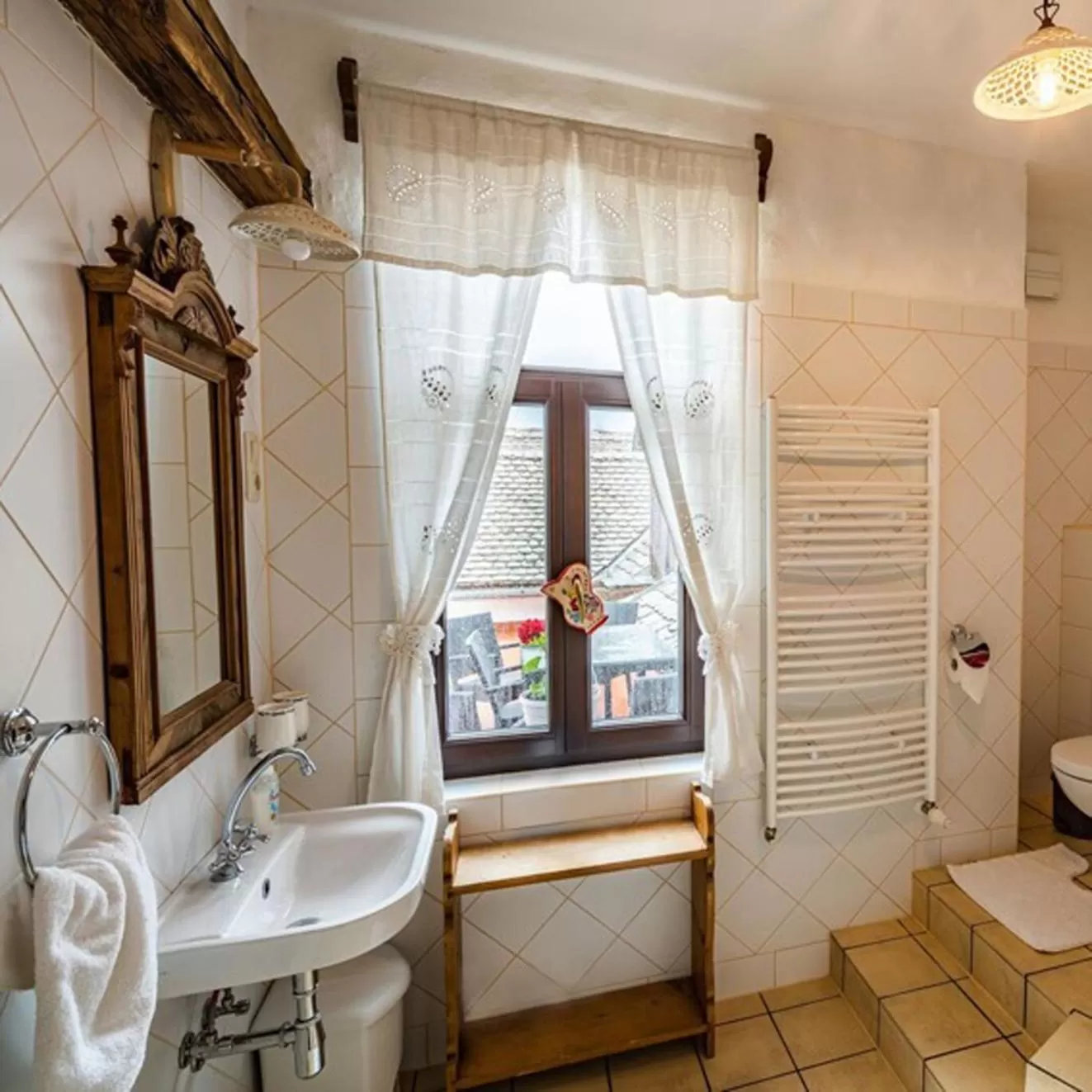 Bathroom in Tenkes Fogadó és Vendégház Harkány