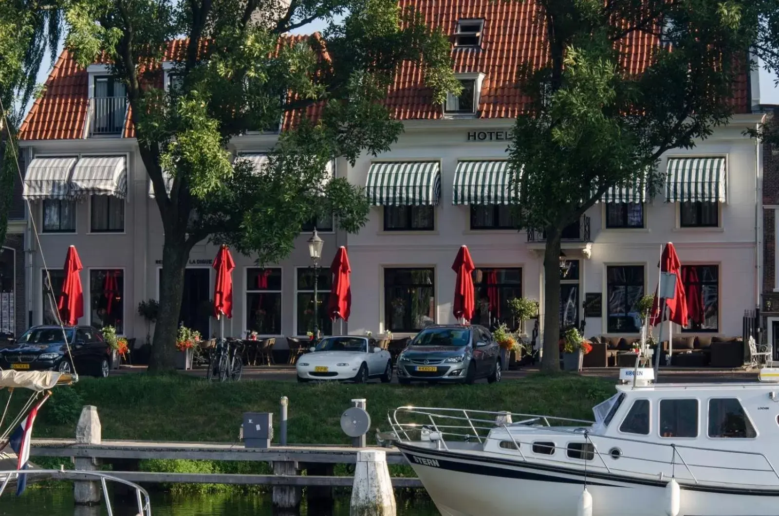 Facade/entrance in Die Port van Cleve