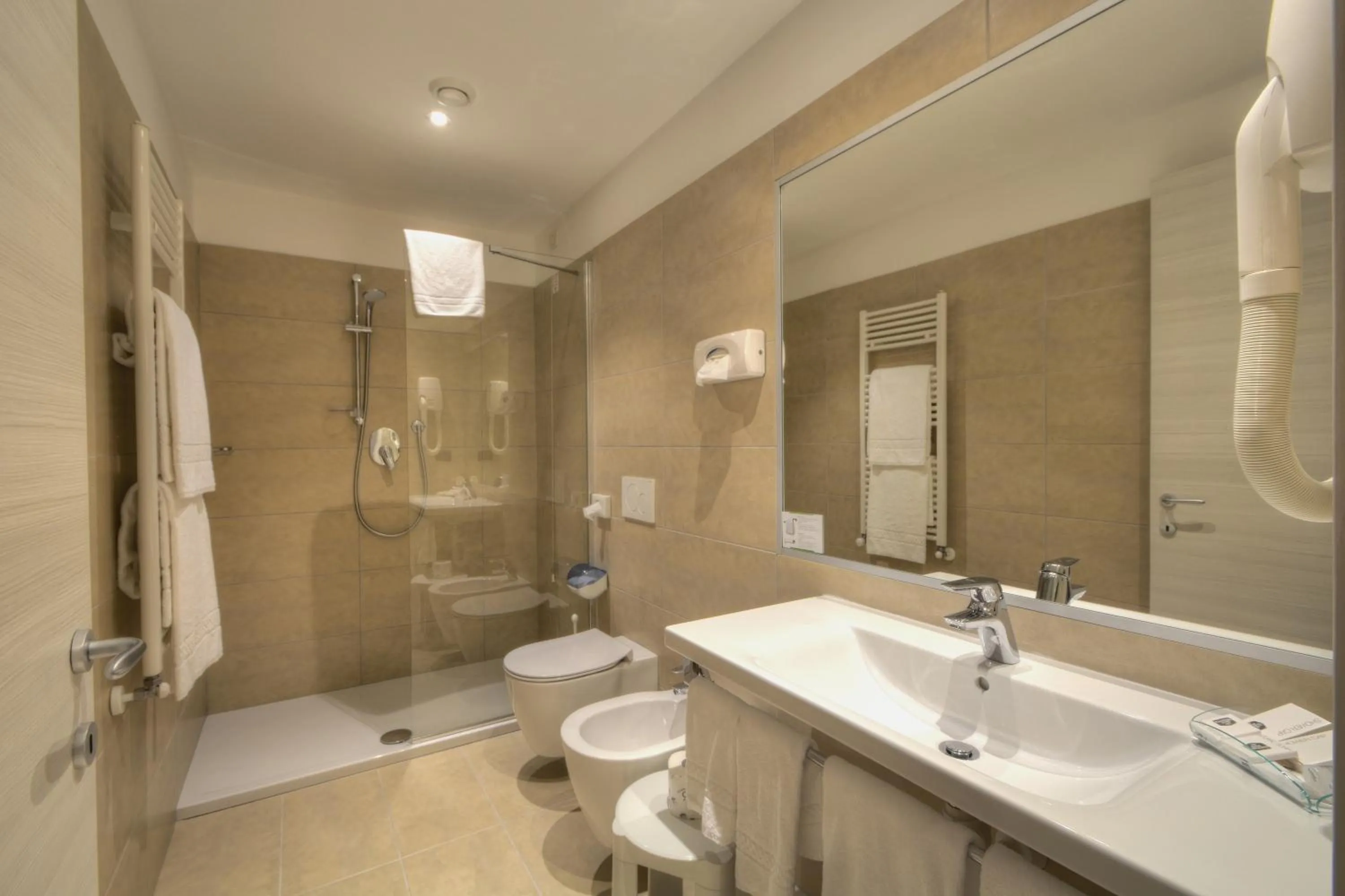 Bathroom in Best Western Hotel Genio