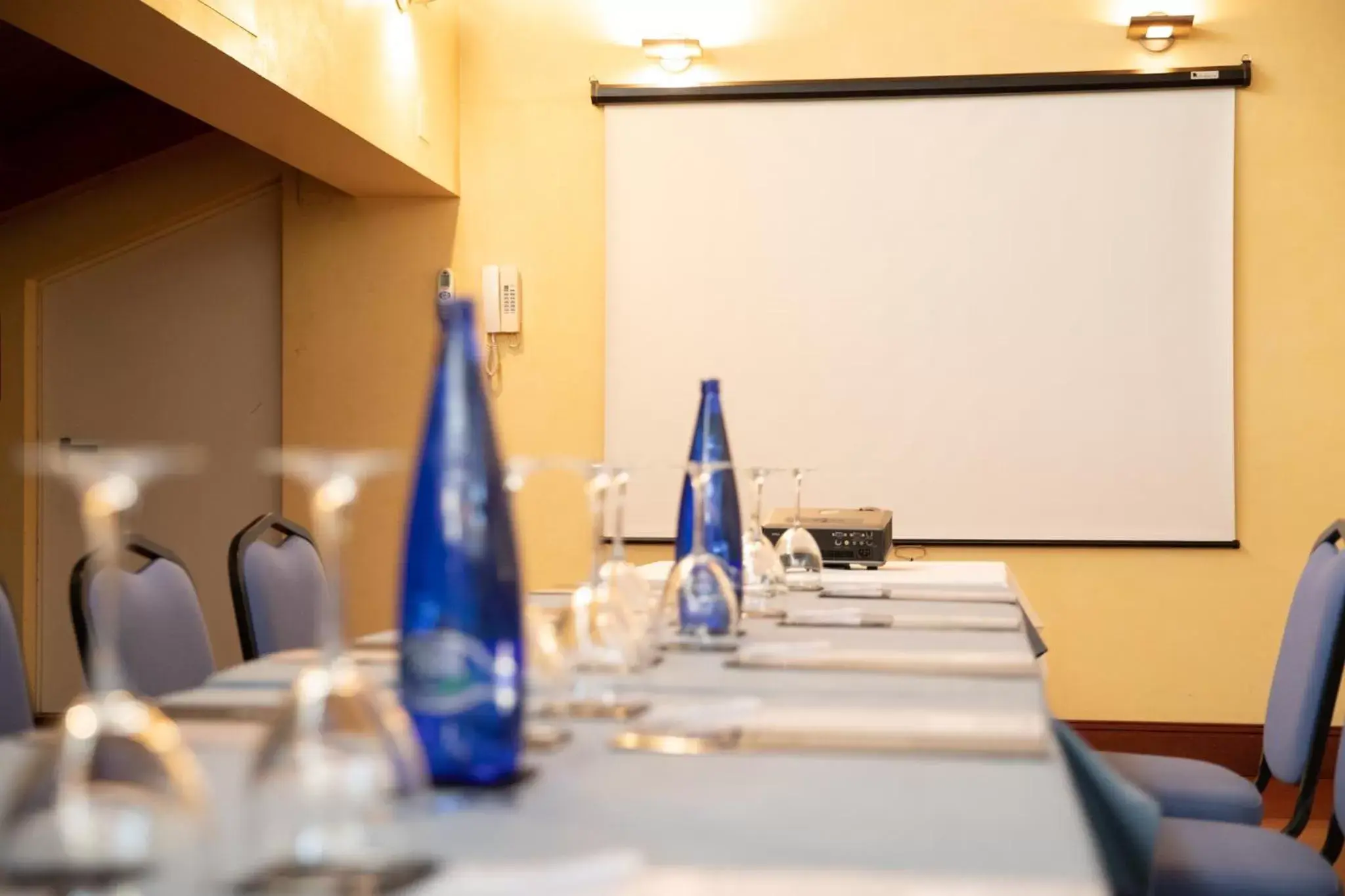 Meeting/conference room in Hotel Infantas by MIJ