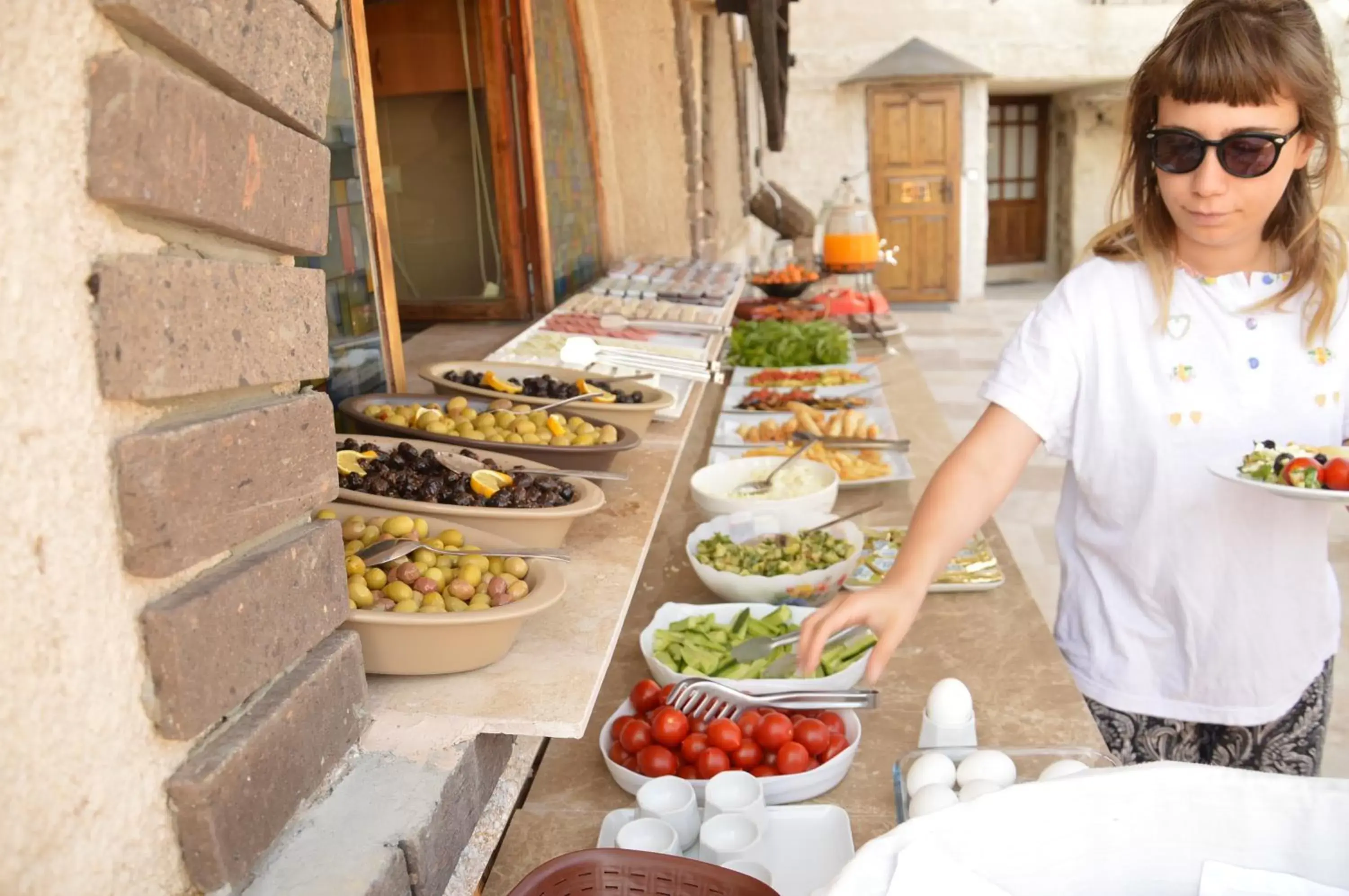 Breakfast in Elite Cave Suites