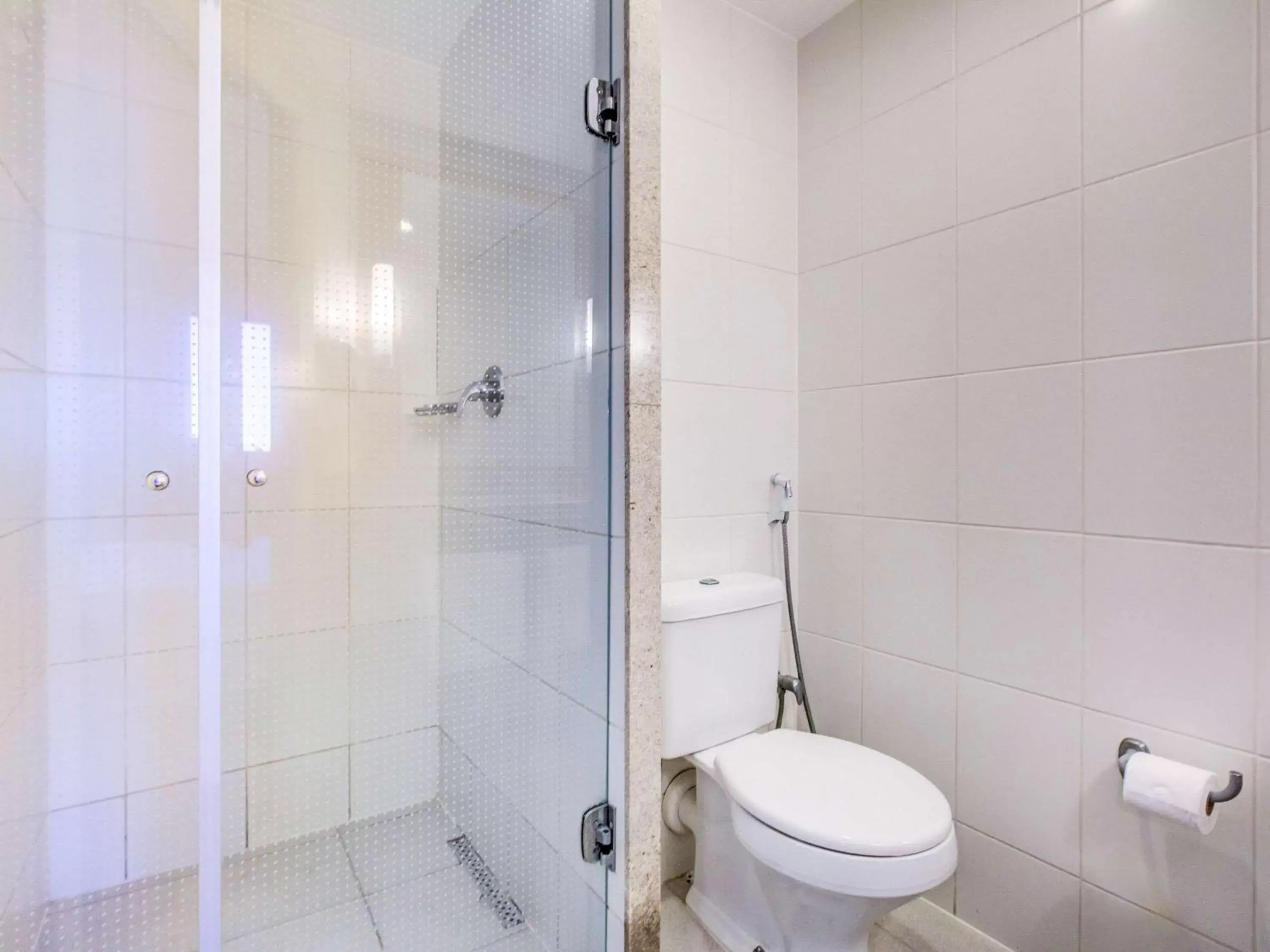 Toilet, Bathroom in ibis Vitoria Praia de Camburi