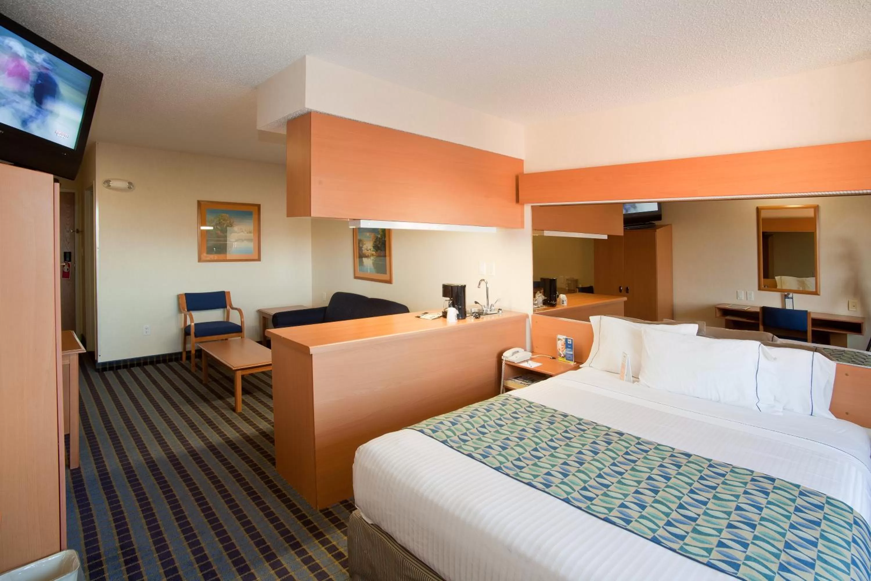 Photo of the whole room, Bed in Microtel Inn & Suites by Wyndham Chihuahua