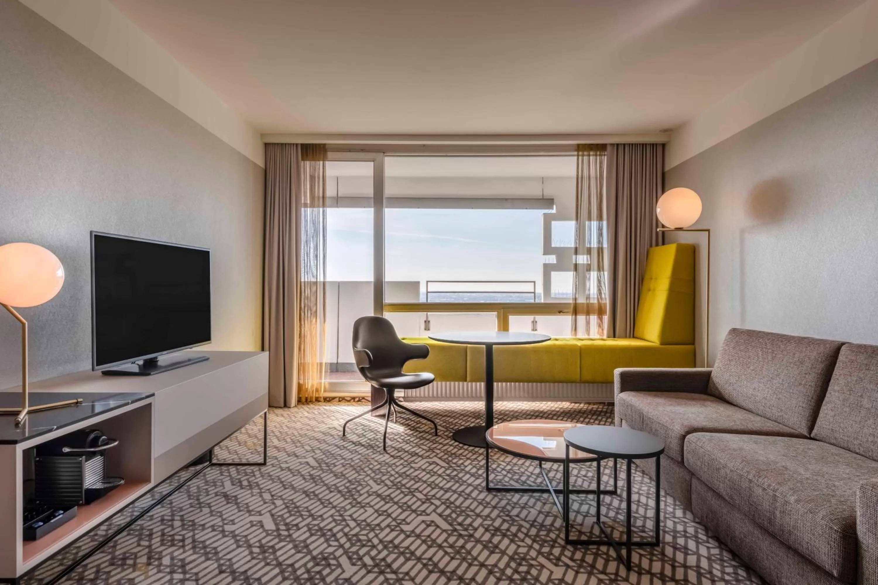 Living room in Four Points by Sheraton Munich Arabellapark