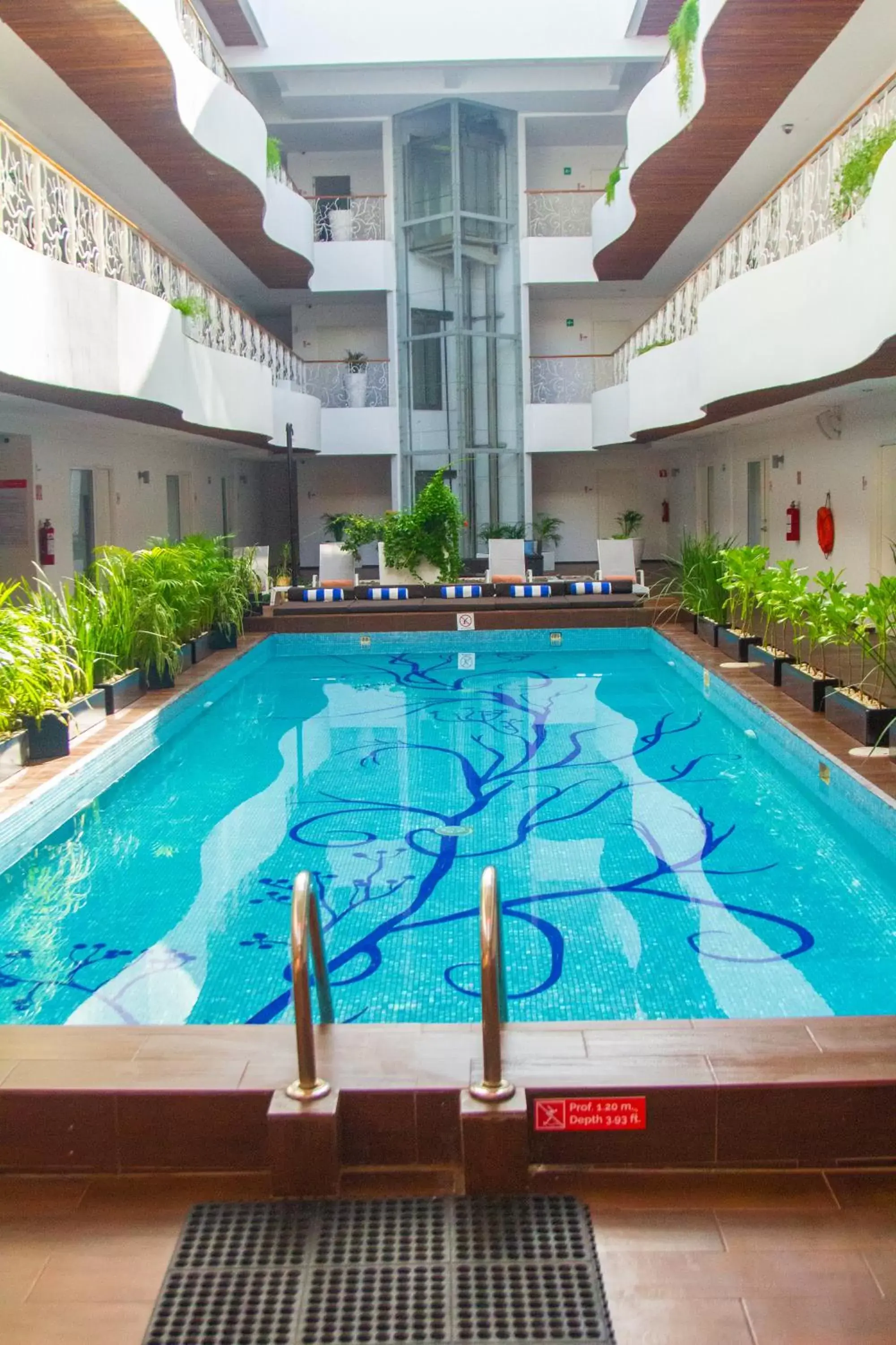 Swimming Pool in In Fashion Hotel & Spa