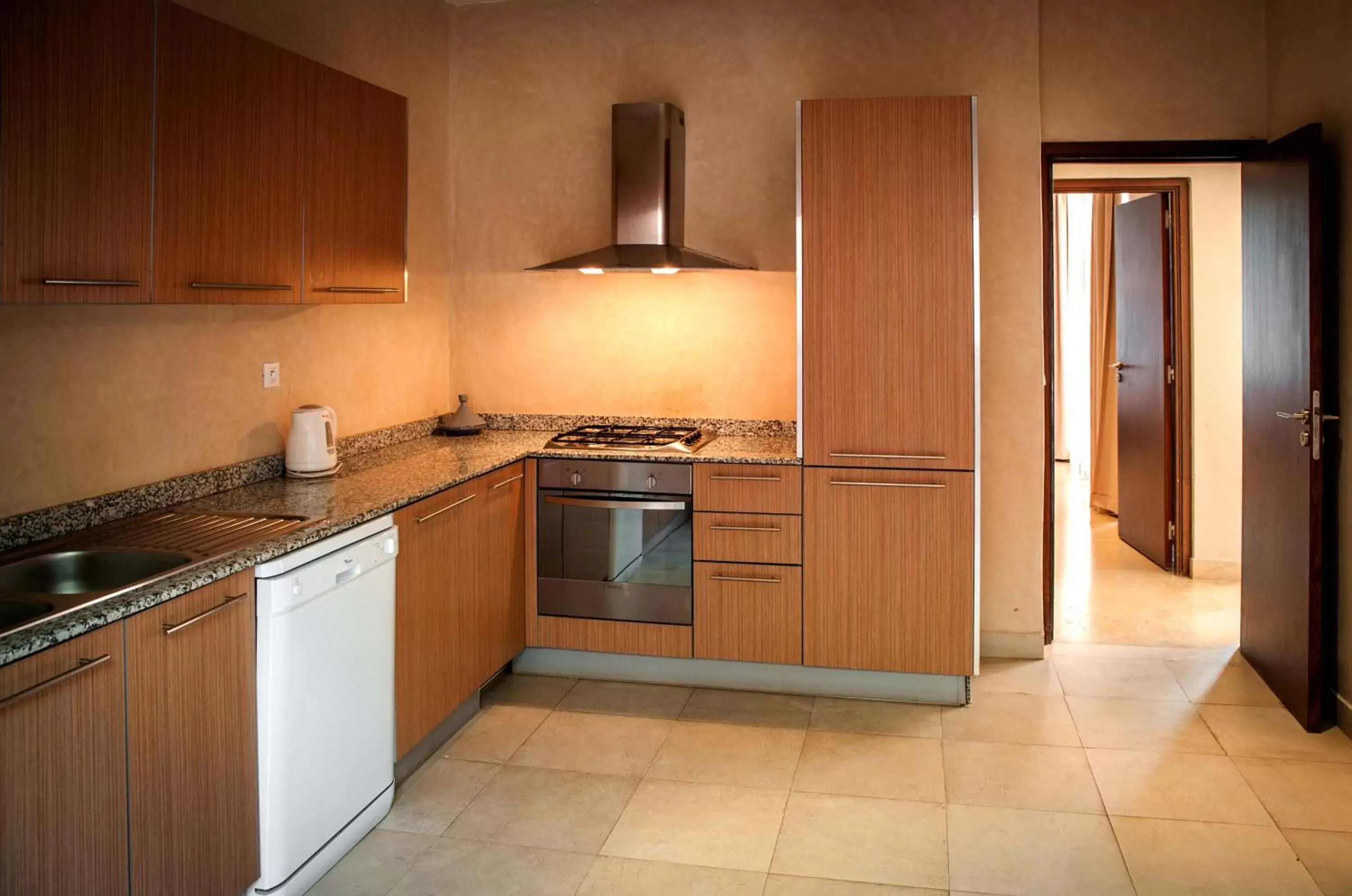 Kitchen or kitchenette, Kitchen/Kitchenette in Al Maaden Villa Hotel & Spa