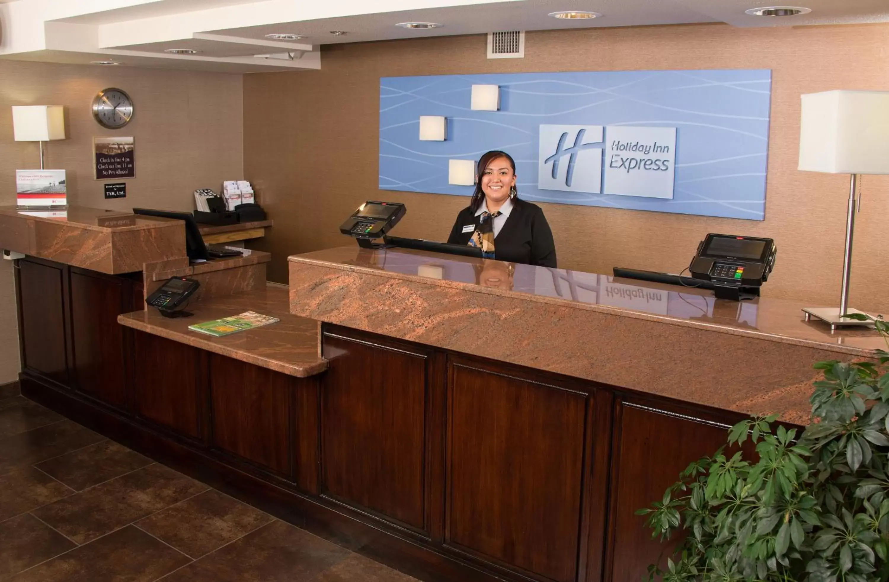 Property building, Lobby/Reception in Holiday Inn Express Grand Canyon, an IHG Hotel