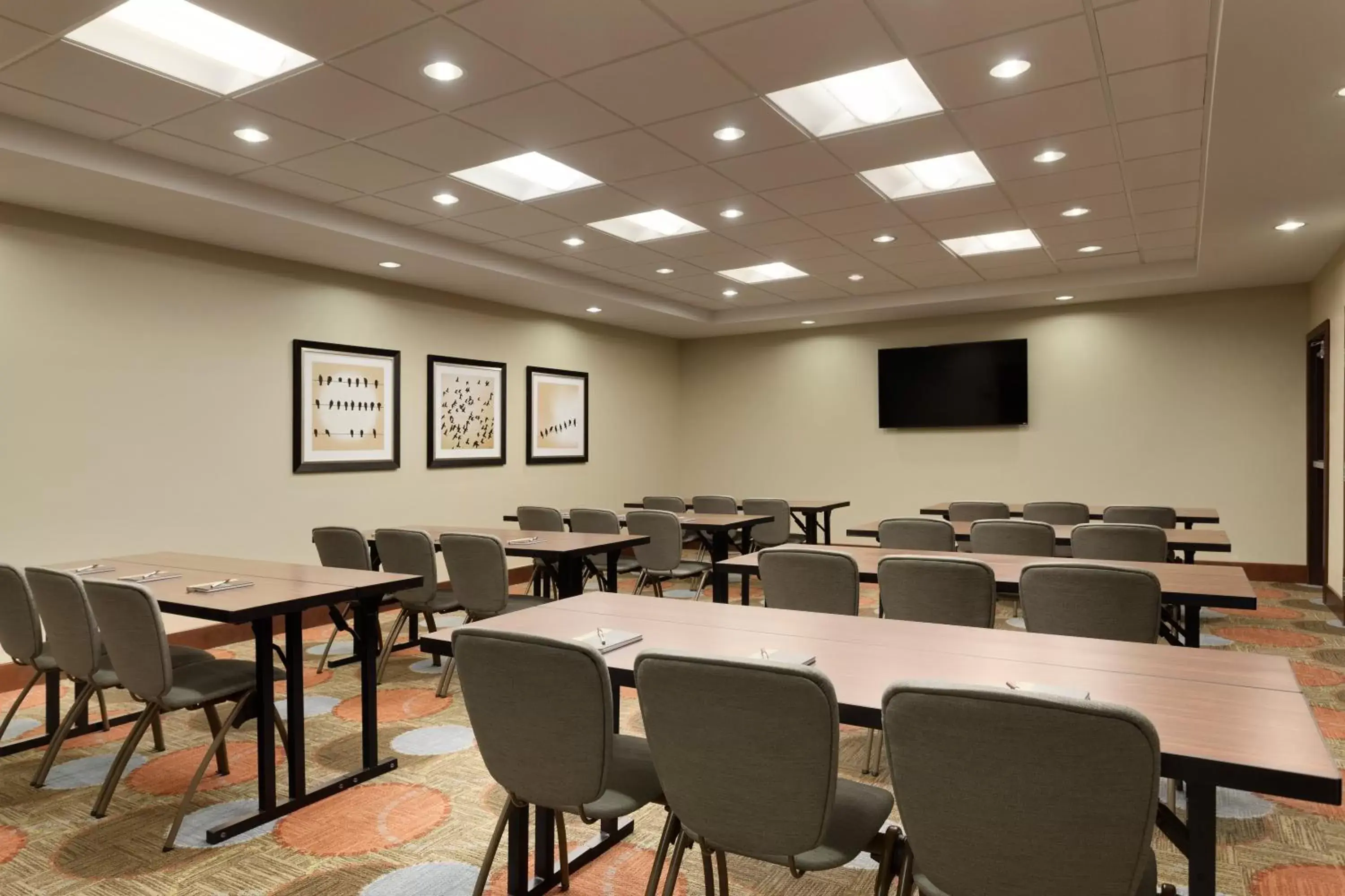 Meeting/conference room in Staybridge Suites Midland, an IHG Hotel