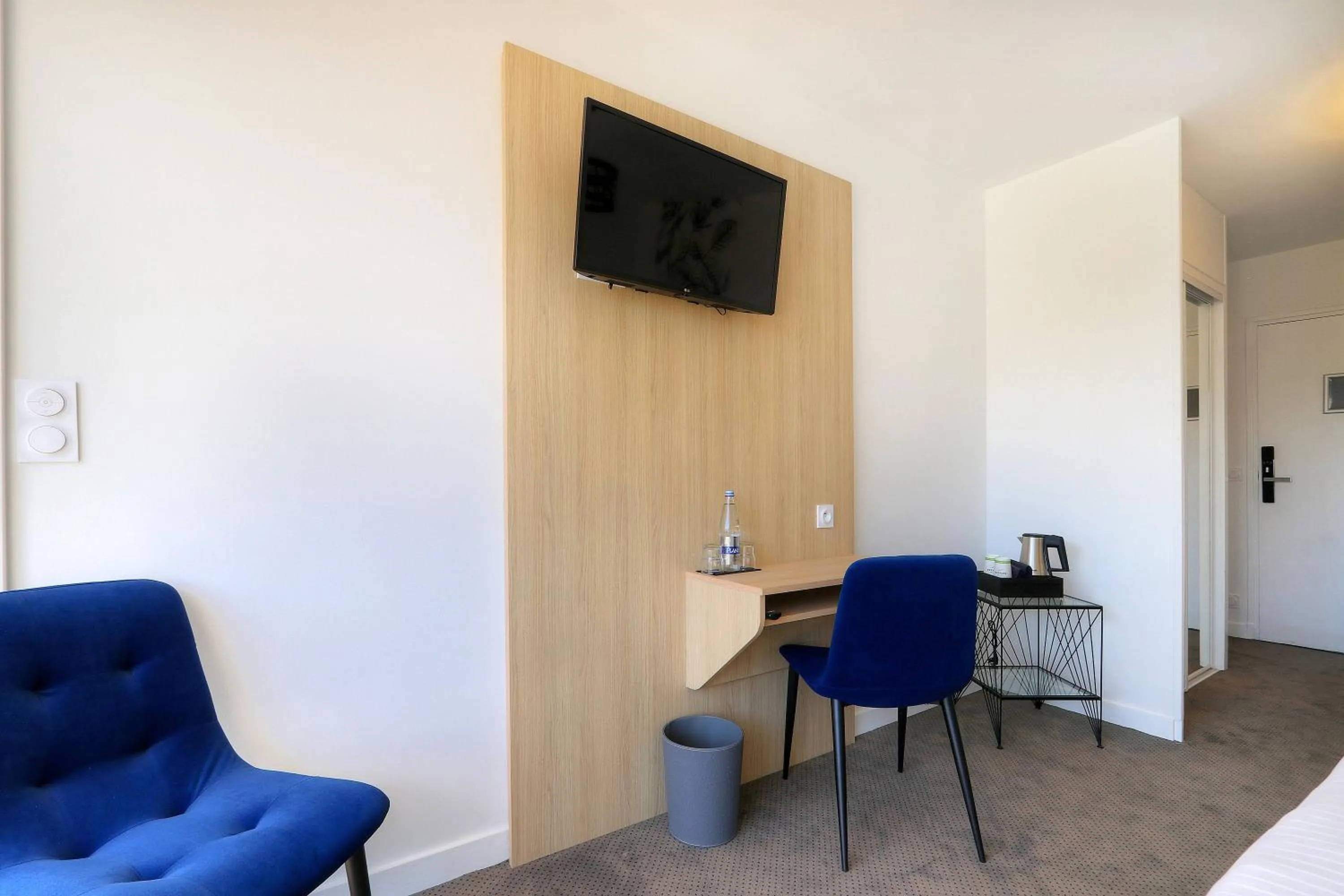 Bedroom in Best Western Hôtel Le Bellevue Quiberon