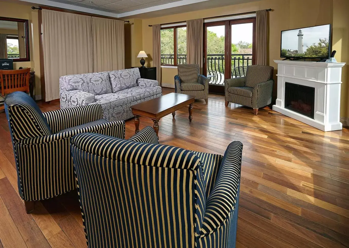 Living room, Seating Area in Ocean Inn & Suites