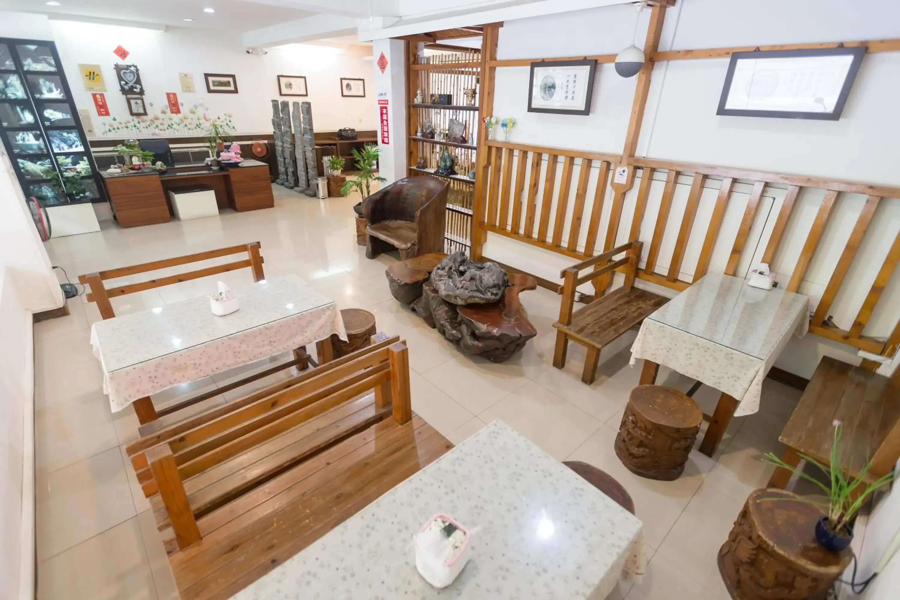 Communal lounge/ TV room in Liwu Hotel Taroko