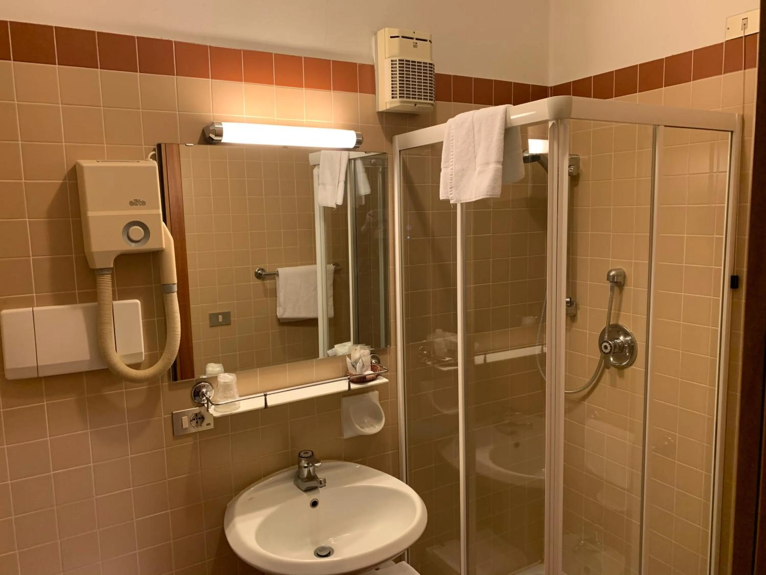 Shower in Hotel Cristallo