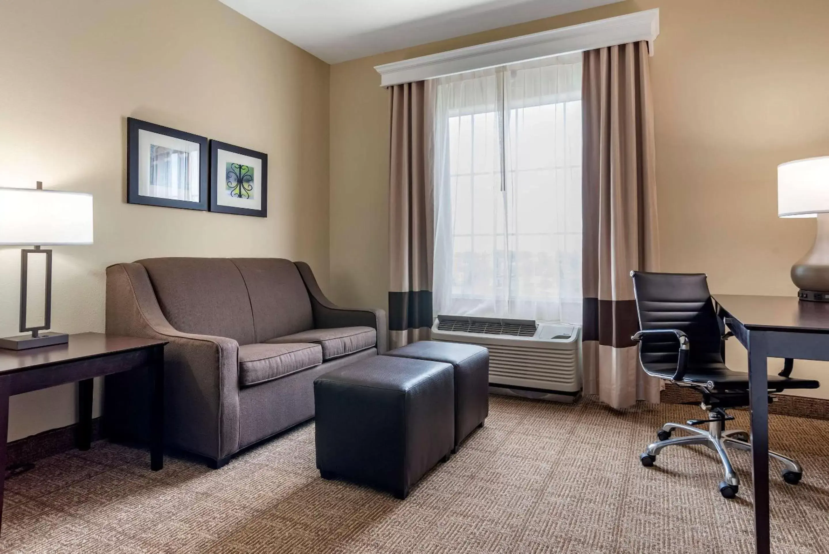 Photo of the whole room, Seating Area in Comfort Inn & Suites Scott - West Lafayette