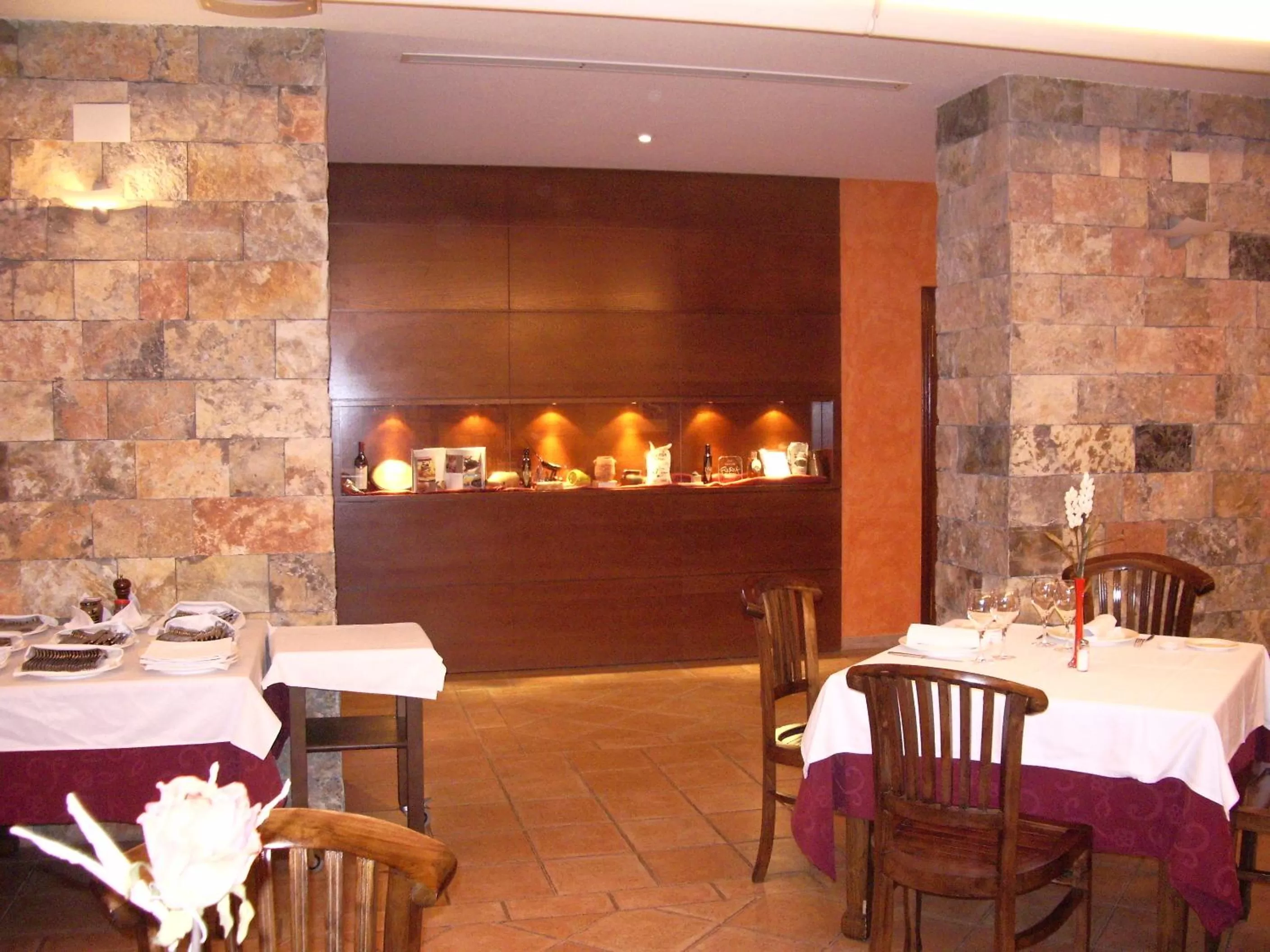 Restaurant/places to eat in L'Agora Hotel