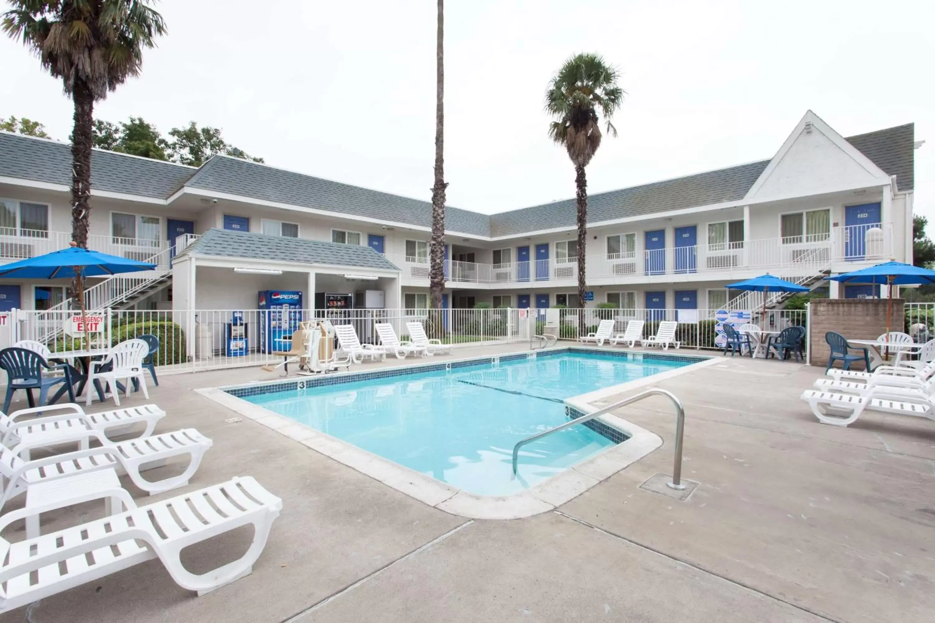 Day, Swimming Pool in Motel 6-Sacramento, CA - Central