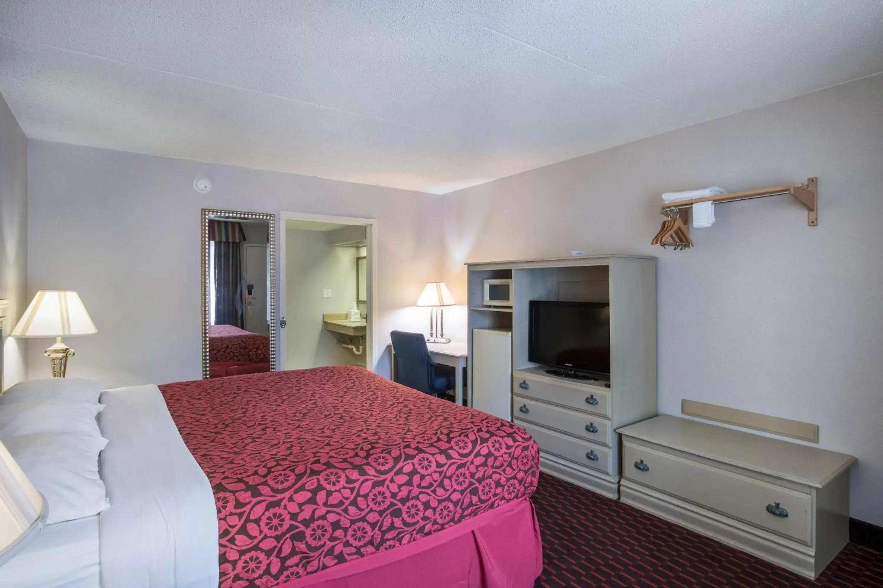 Photo of the whole room in Motel 6-London, KY