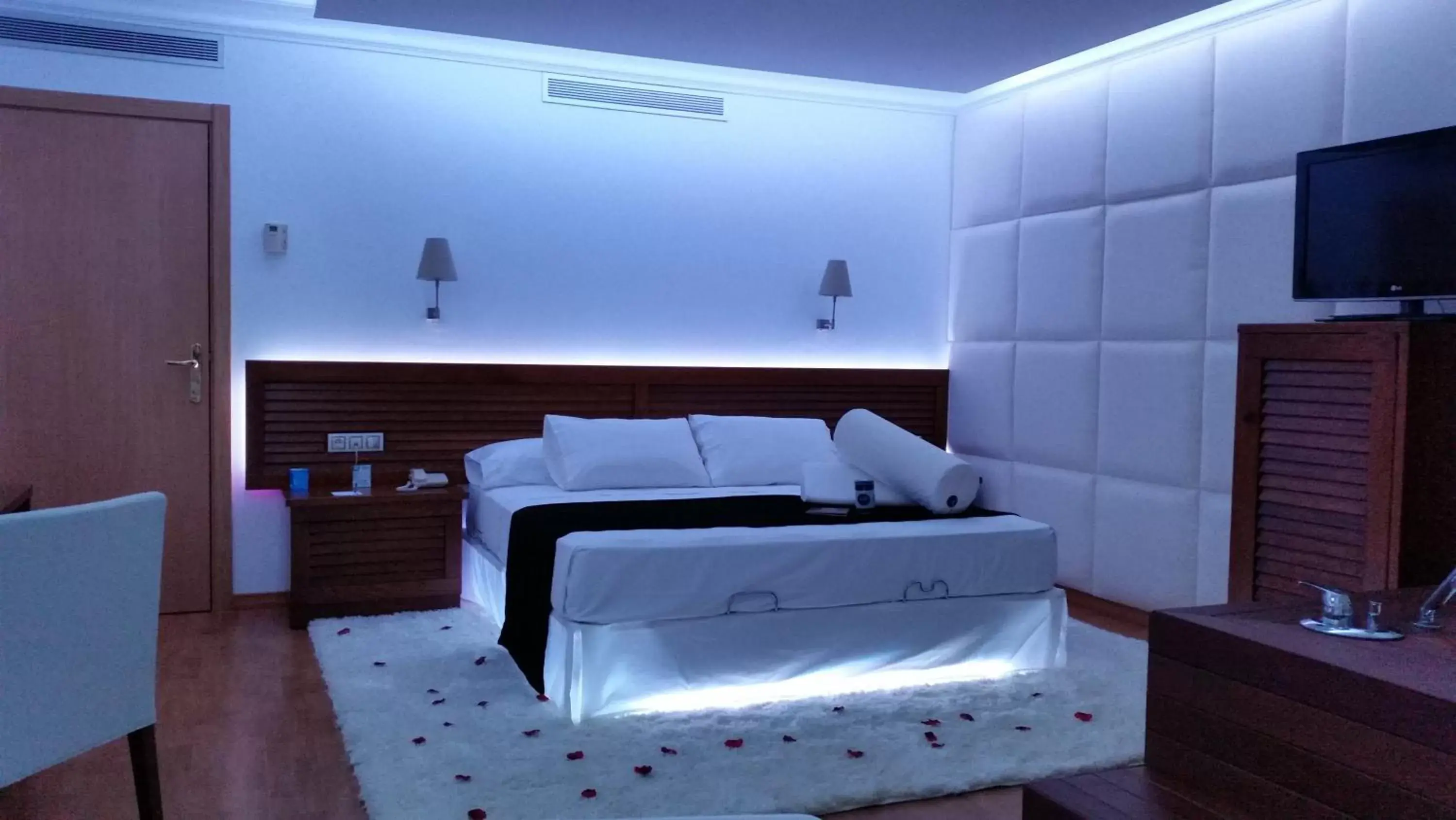 Photo of the whole room, Bed in Senator Marbella Spa Hotel