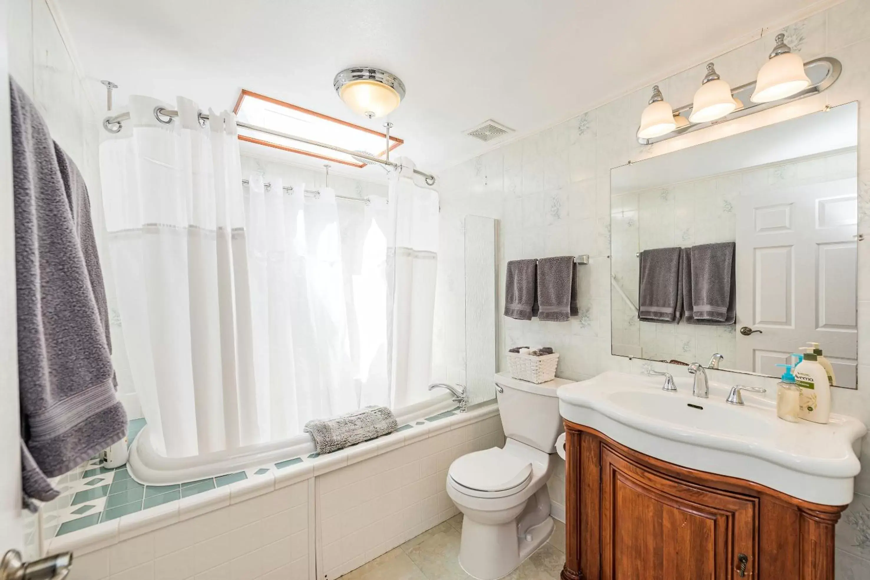 Toilet, Bathroom in Juan de Fuca Cottages