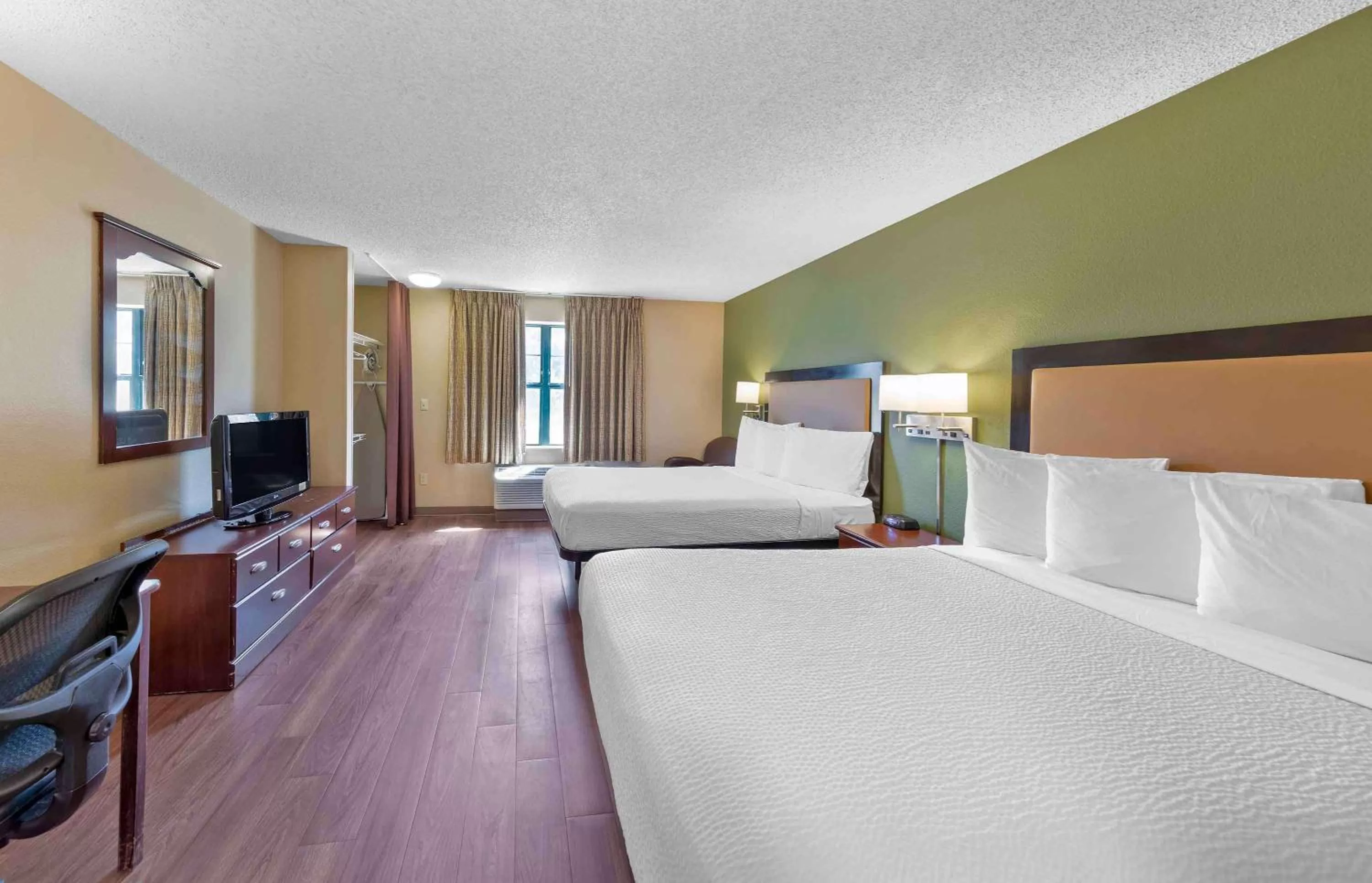 Bedroom, Bed in Extended Stay America Suites - Houston - The Woodlands