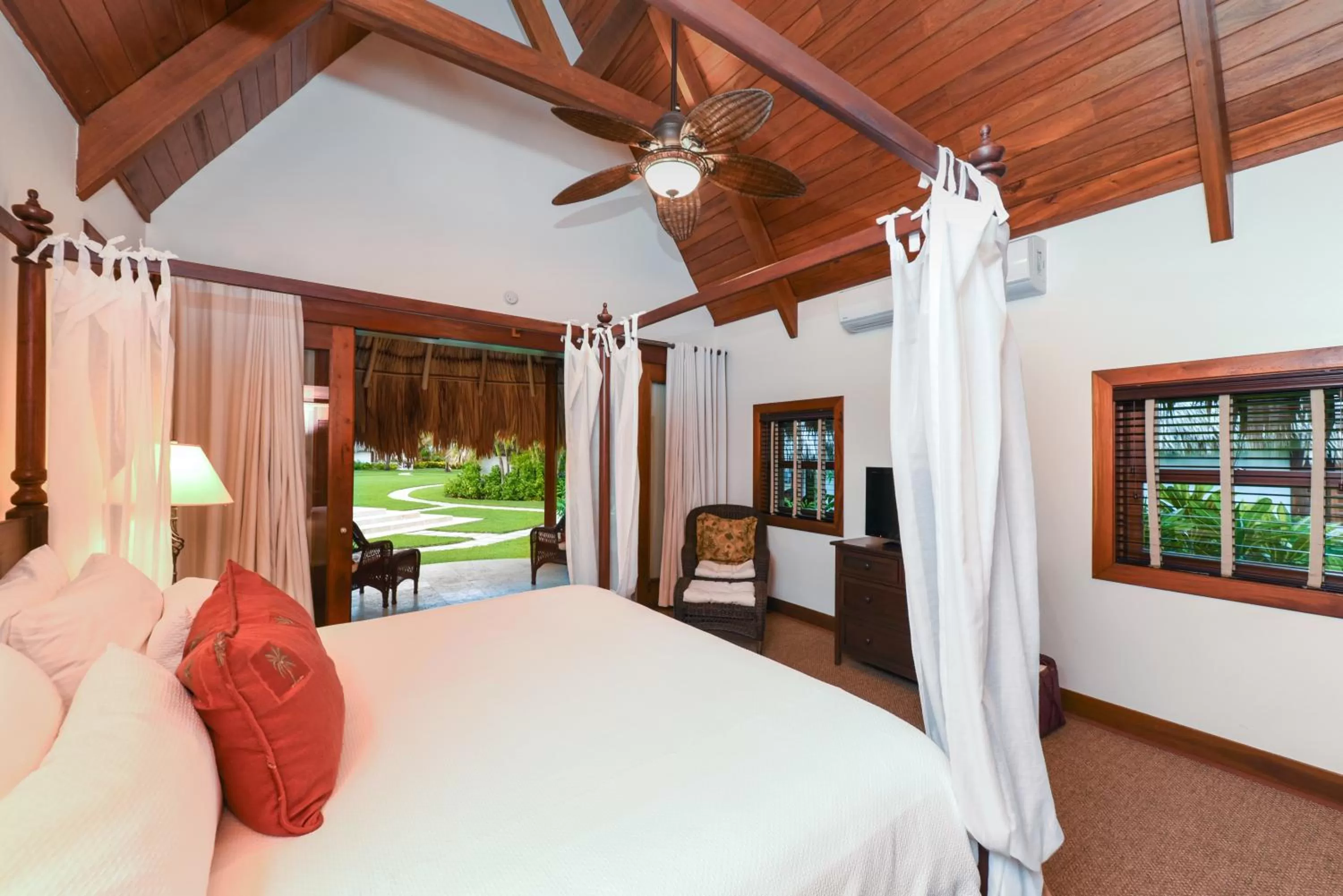 Bedroom, Bed in Victoria House Resort & Spa
