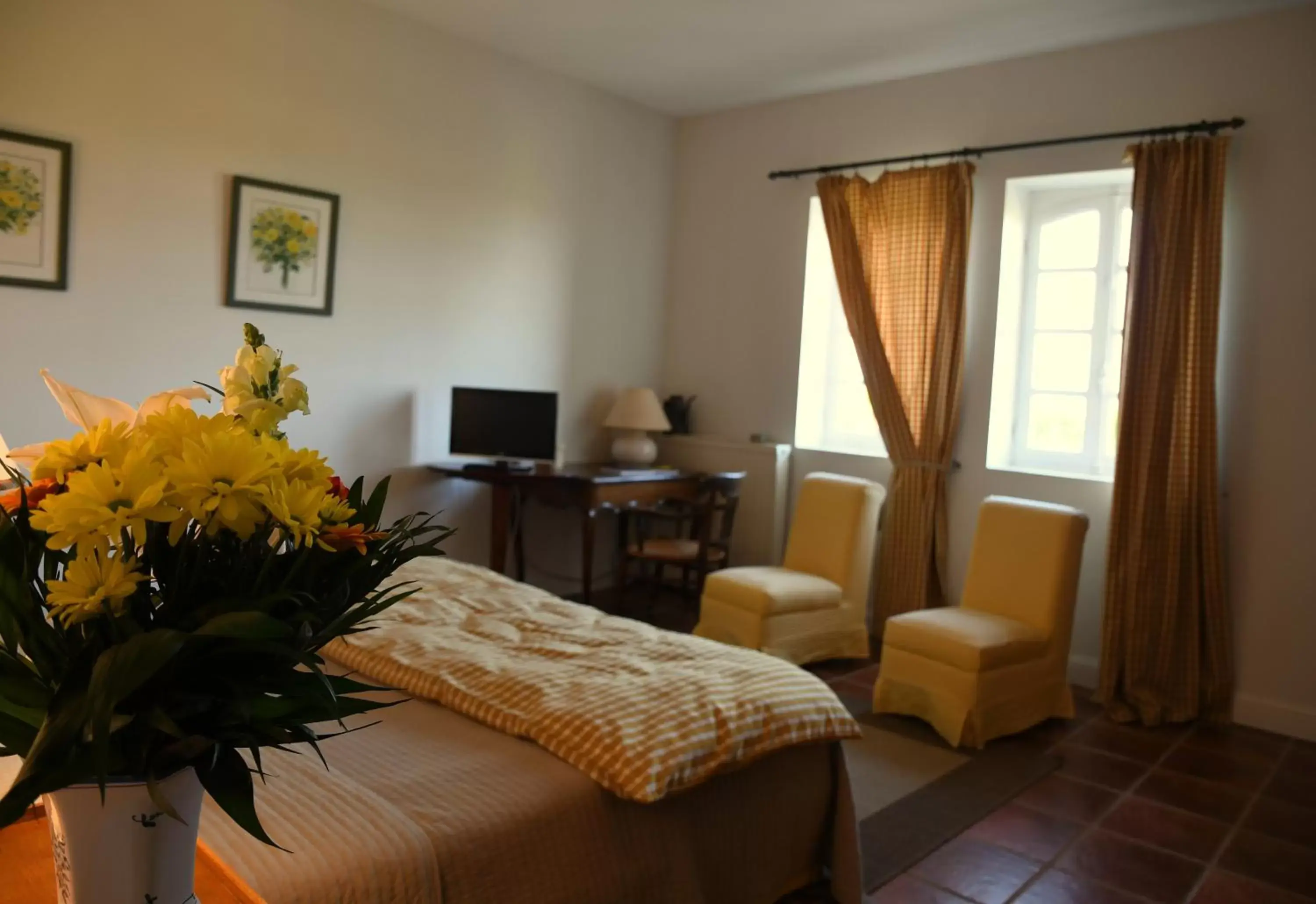 Bedroom, TV/Entertainment Center in Le Peyret