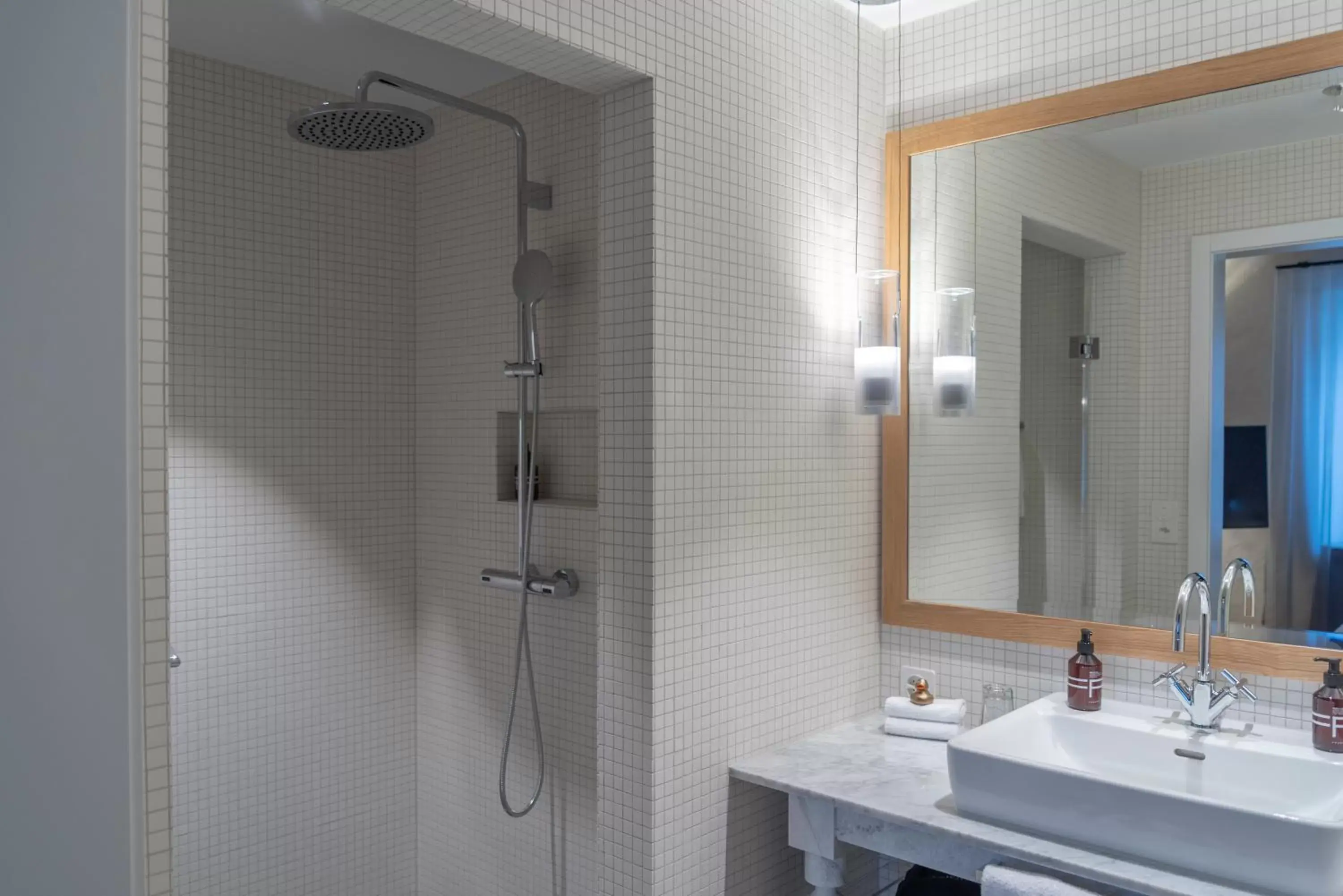 Bathroom in CASPAR Swiss Quality Hotel