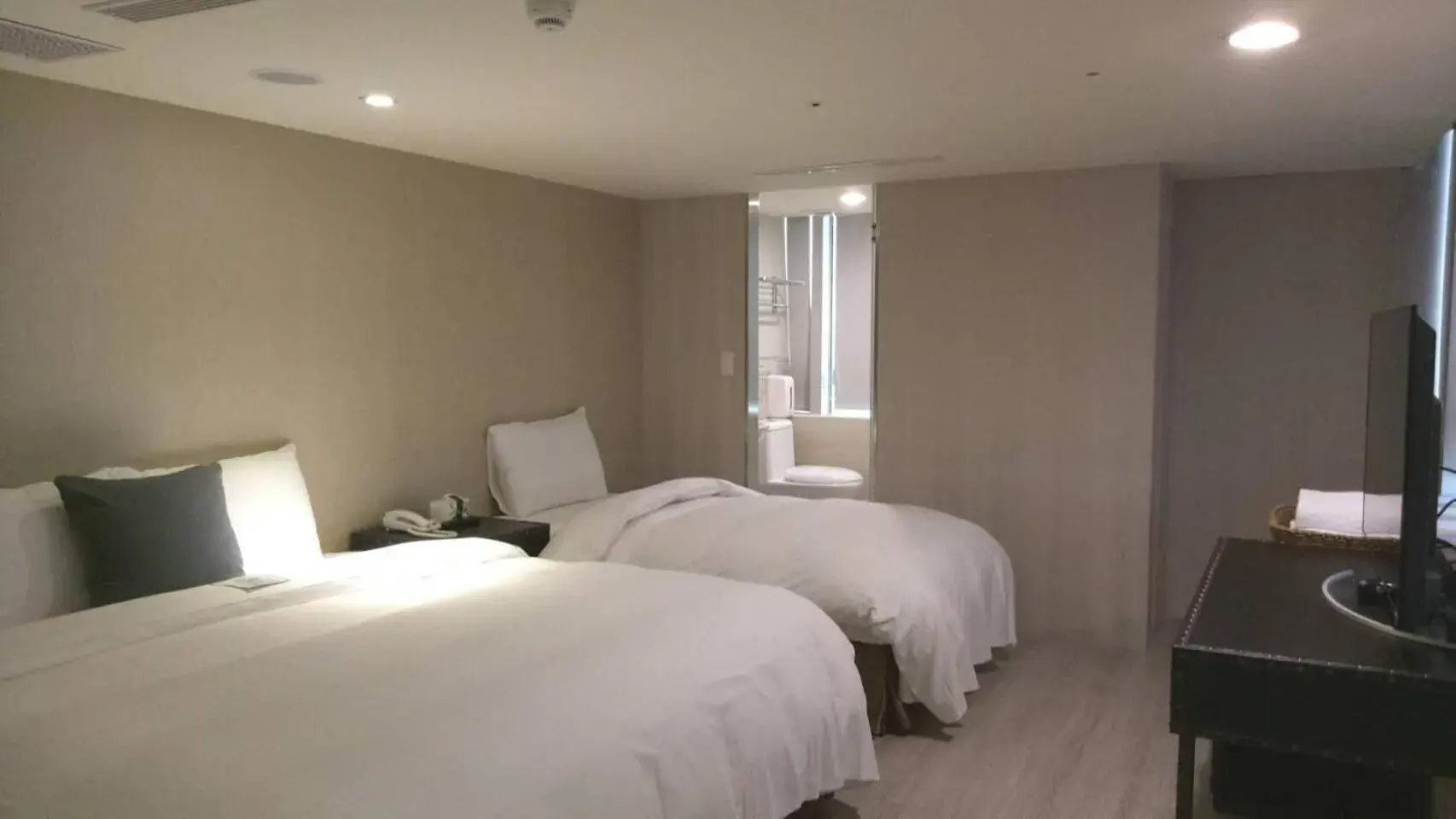 Bedroom, Bed in XinsheHotel - Chungli