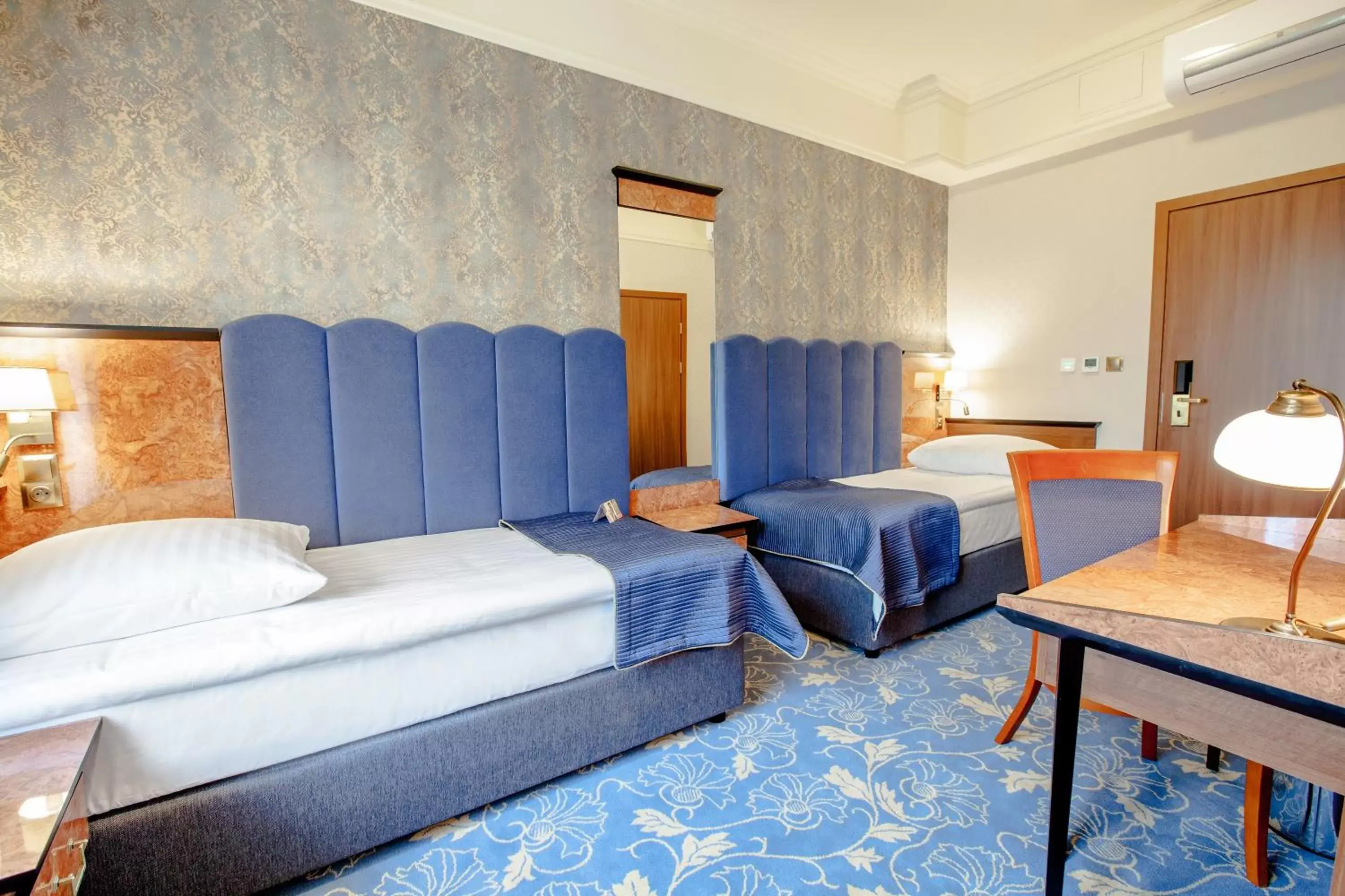 Photo of the whole room, Bed in Hotel Diament Plaza Gliwice