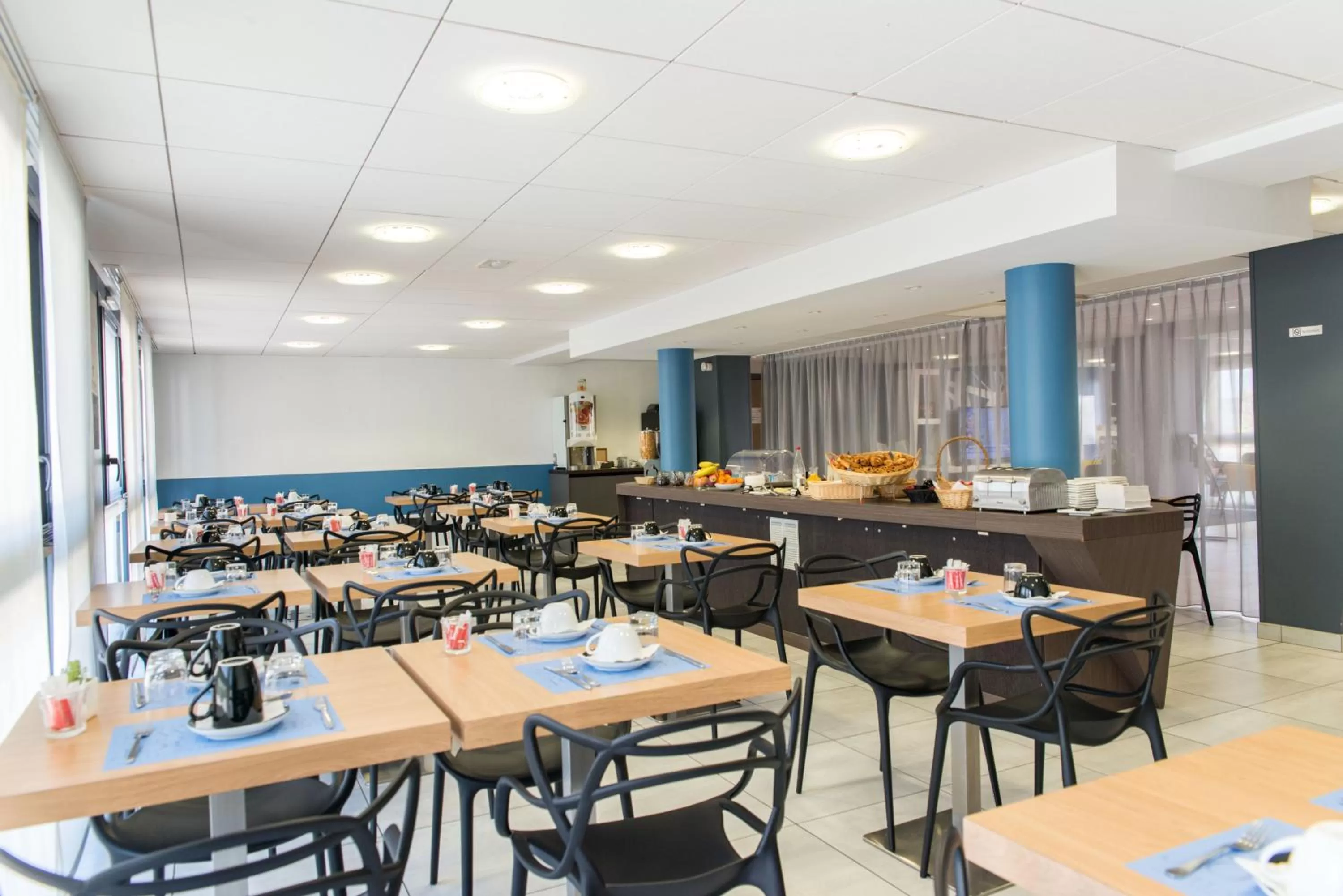 Buffet breakfast in Best Western Les Aureliades Saint Nazaire