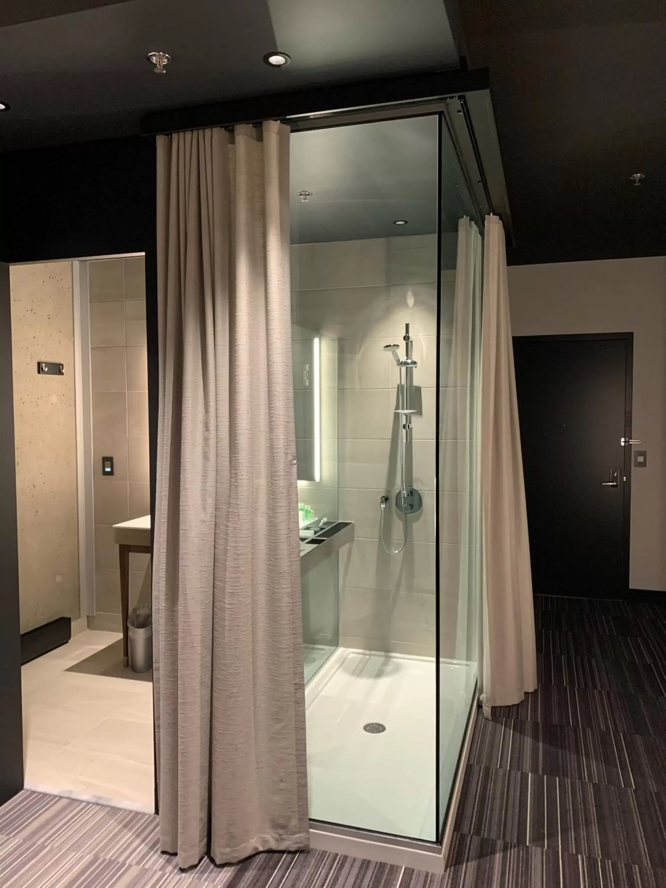 Shower, Bathroom in Grand Hotel TiMES Blainville-Mirabel