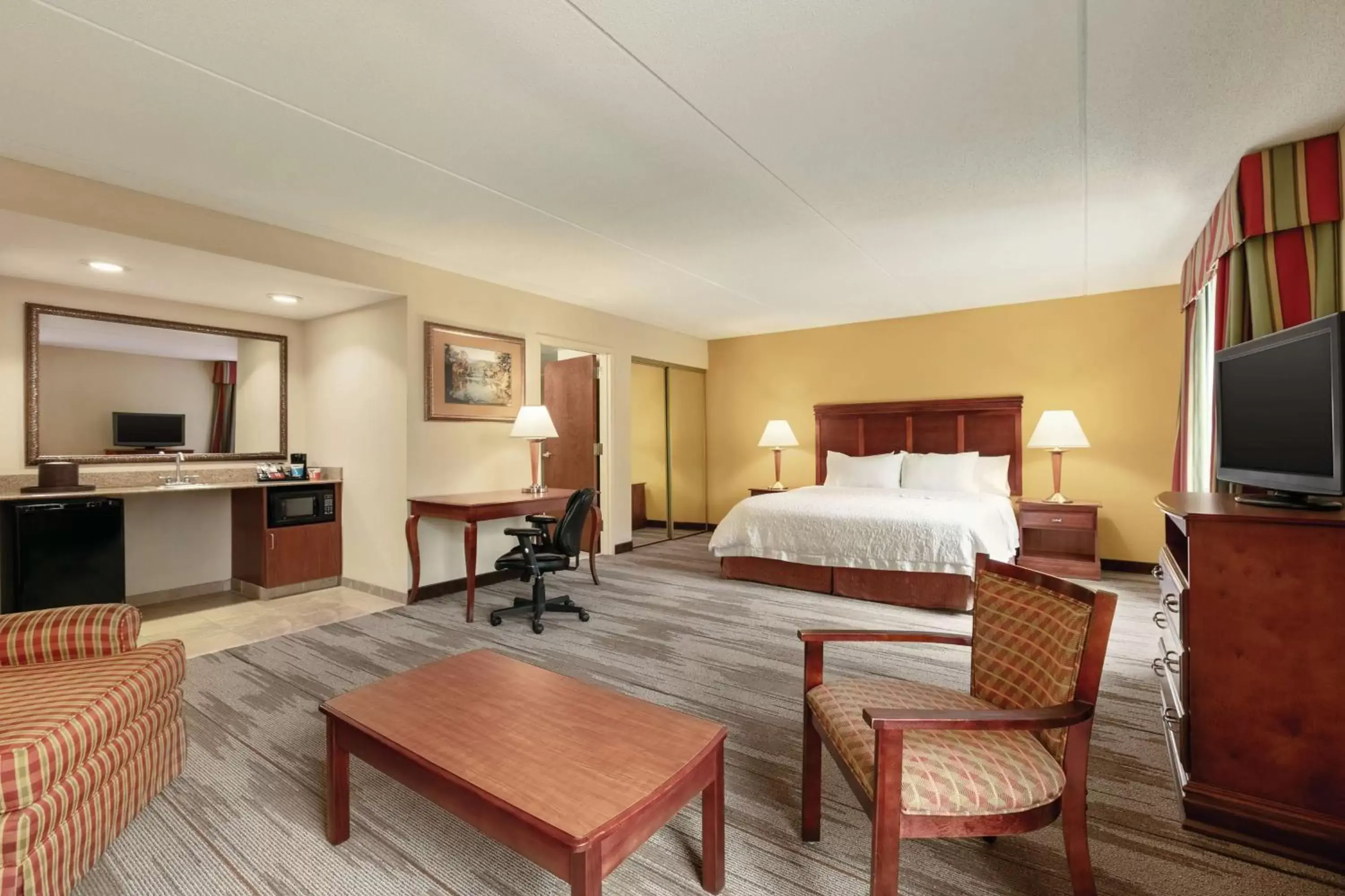 Bedroom in Hampton Inn & Suites Williamsburg Historic District