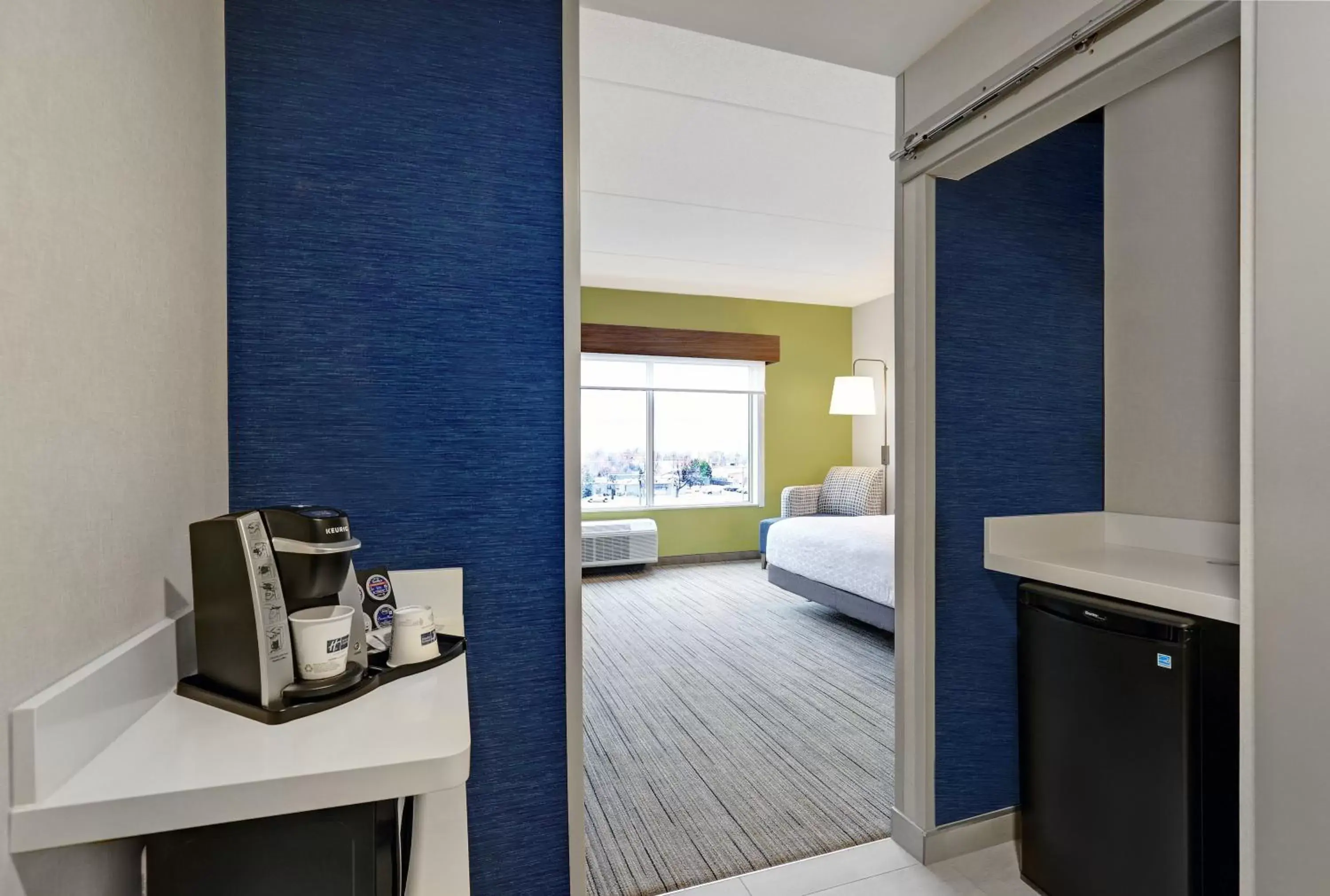 Bedroom, Bathroom in Holiday Inn Express & Suites - Collingwood