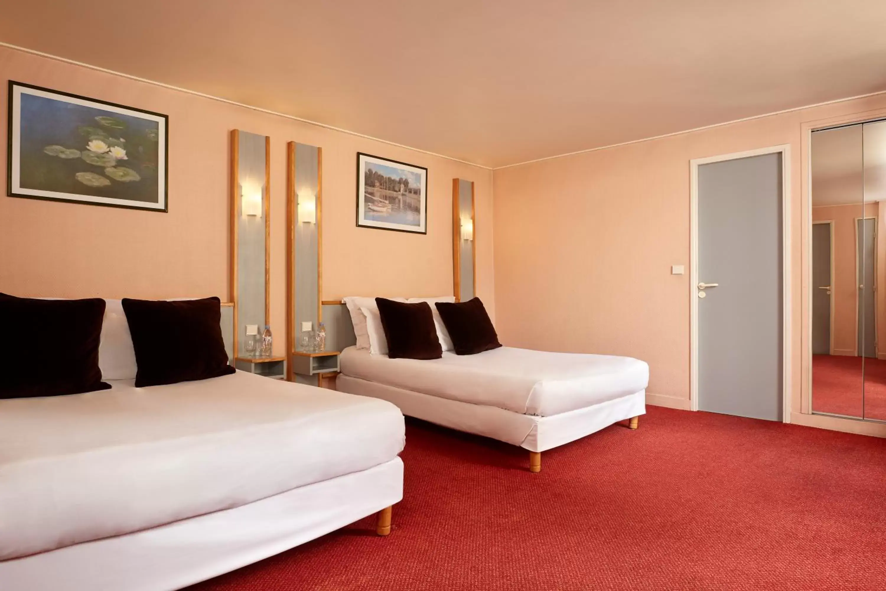 Photo of the whole room, Room Photo in Hotel Antin Saint-Georges