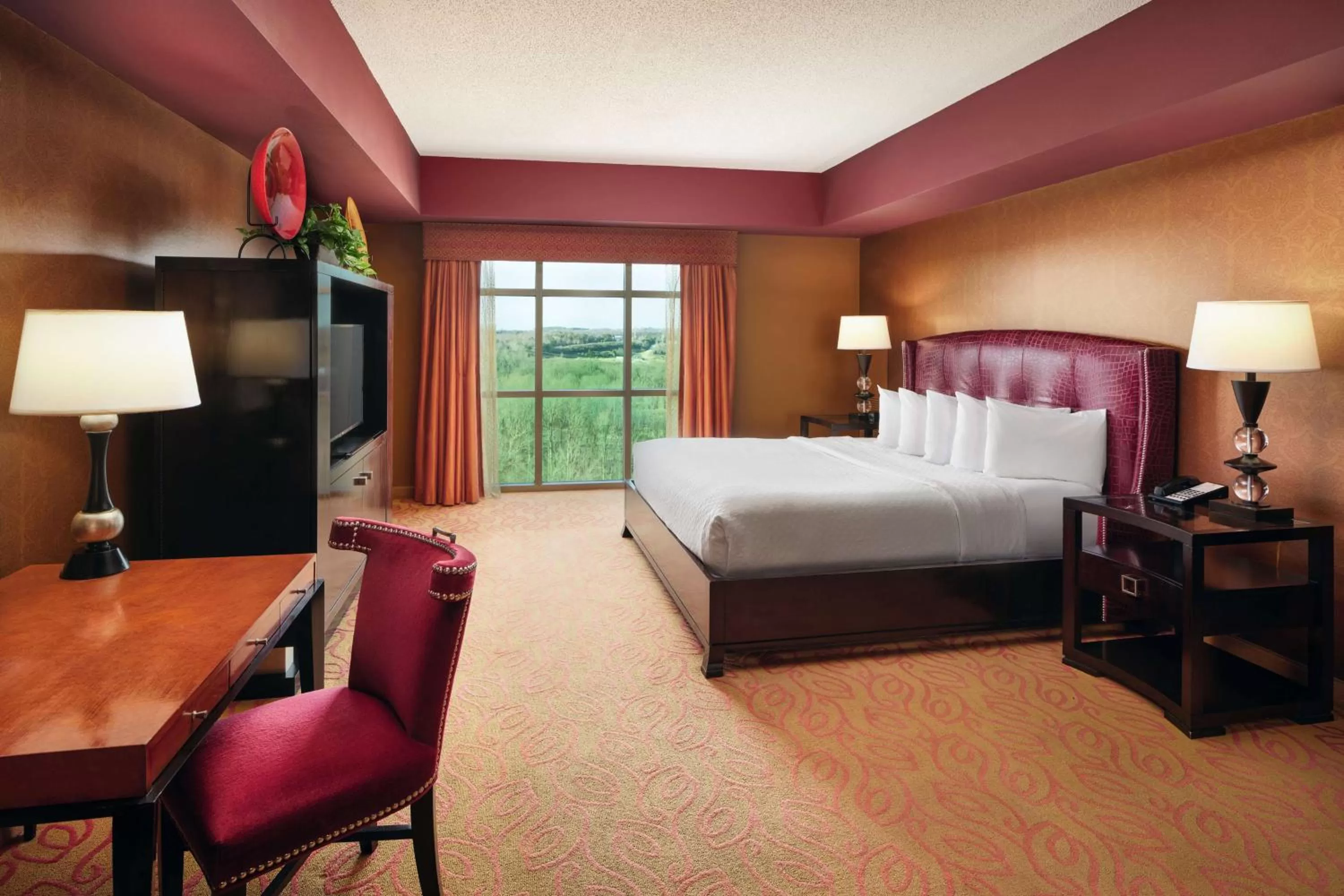 Bedroom, Bed in Embassy Suites by Hilton Charlotte Concord Golf Resort & Spa